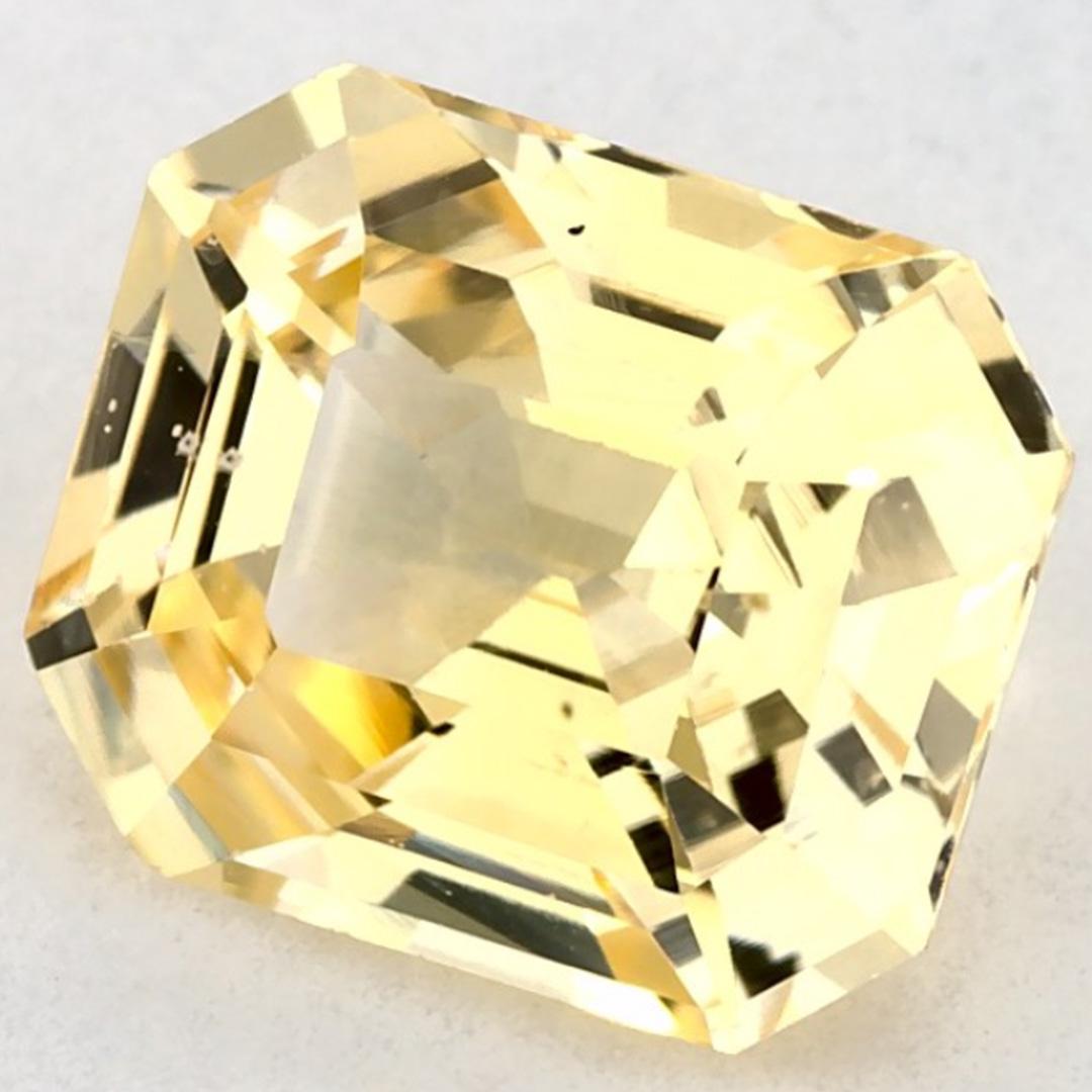 Ce saphir jaune naturel offre élégance et sophistication. Avec sa riche saturation des couleurs et sa coupe précise, il constitue la pièce maîtresse parfaite pour une bague de fiançailles ou une conception de bijoux de luxe.

Ce saphir provient du