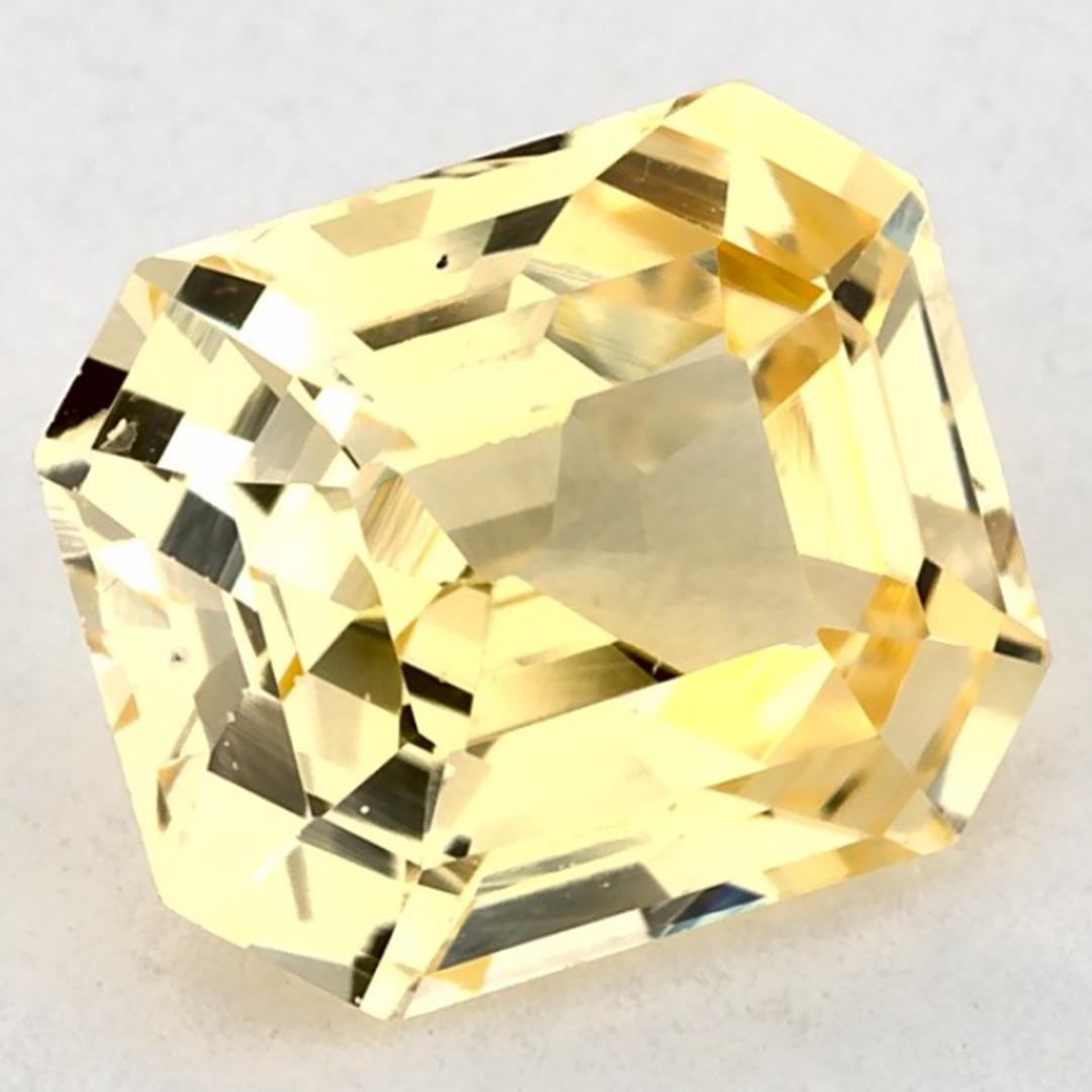 Taille émeraude 2.01 Ct Yellow Sapphire Octagon Loose Gemstone (pierre précieuse en vrac) en vente