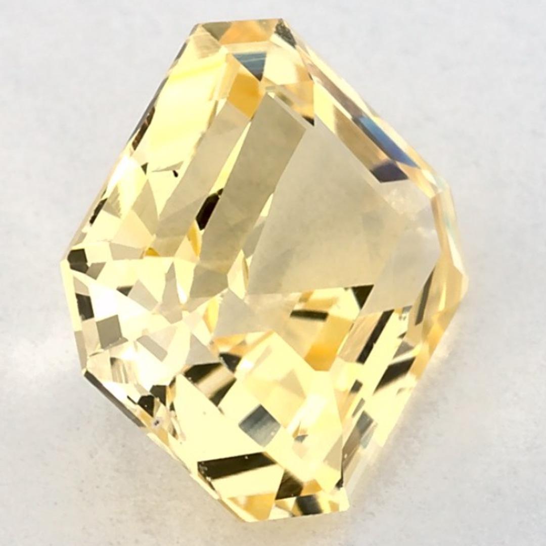 2.01 Ct Yellow Sapphire Octagon Loose Gemstone (pierre précieuse en vrac) en vente 2