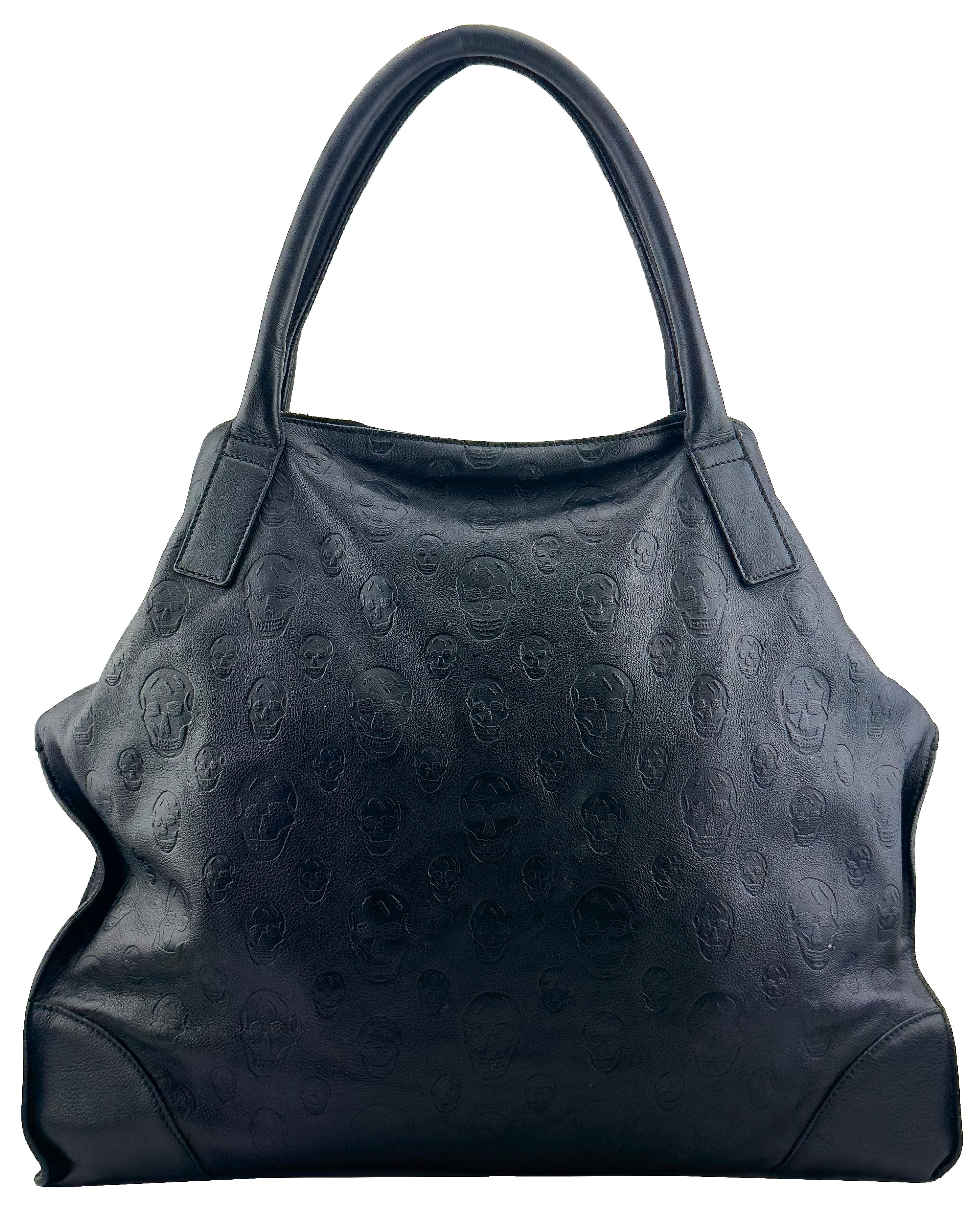 Nero 2010 Alexander McQueen Borsa Tote De Manta in pelle nera con teschio in rilievo in vendita