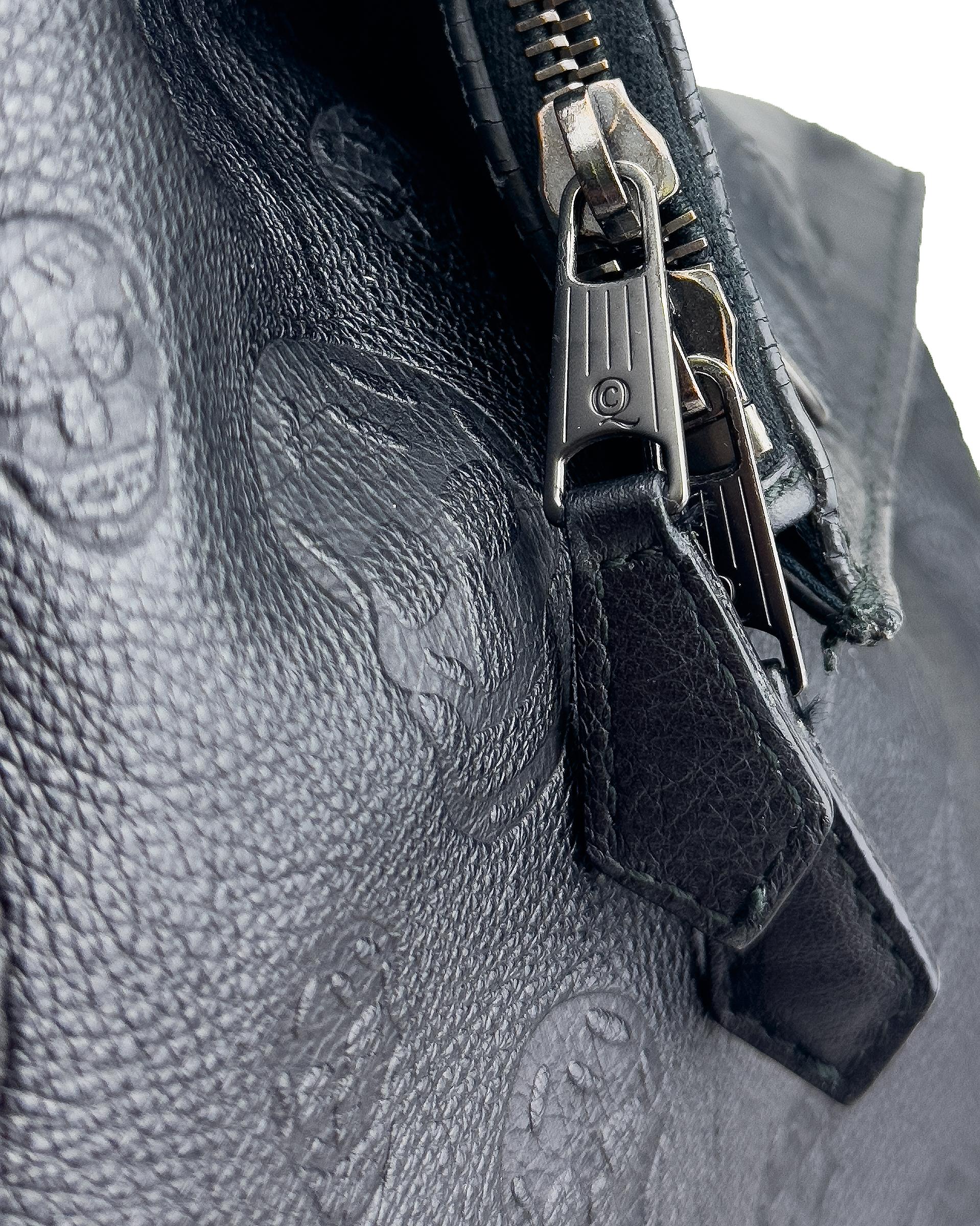 2010 Alexander McQueen Borsa Tote De Manta in pelle nera con teschio in rilievo in vendita 2