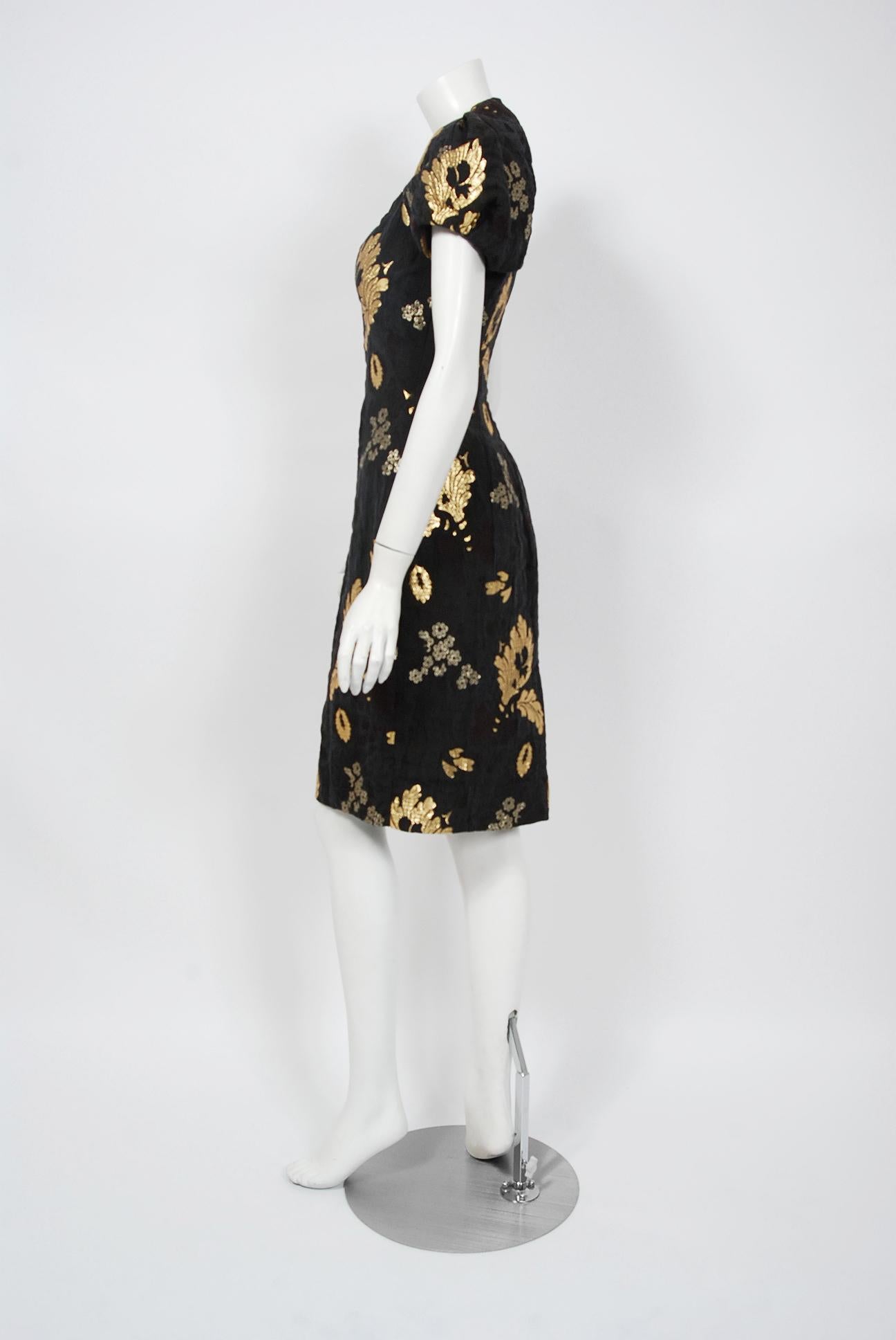 2010 Alexander McQueen Final Runway Collection Metallisch-goldenes Kleid aus schwarzem Brokat 2