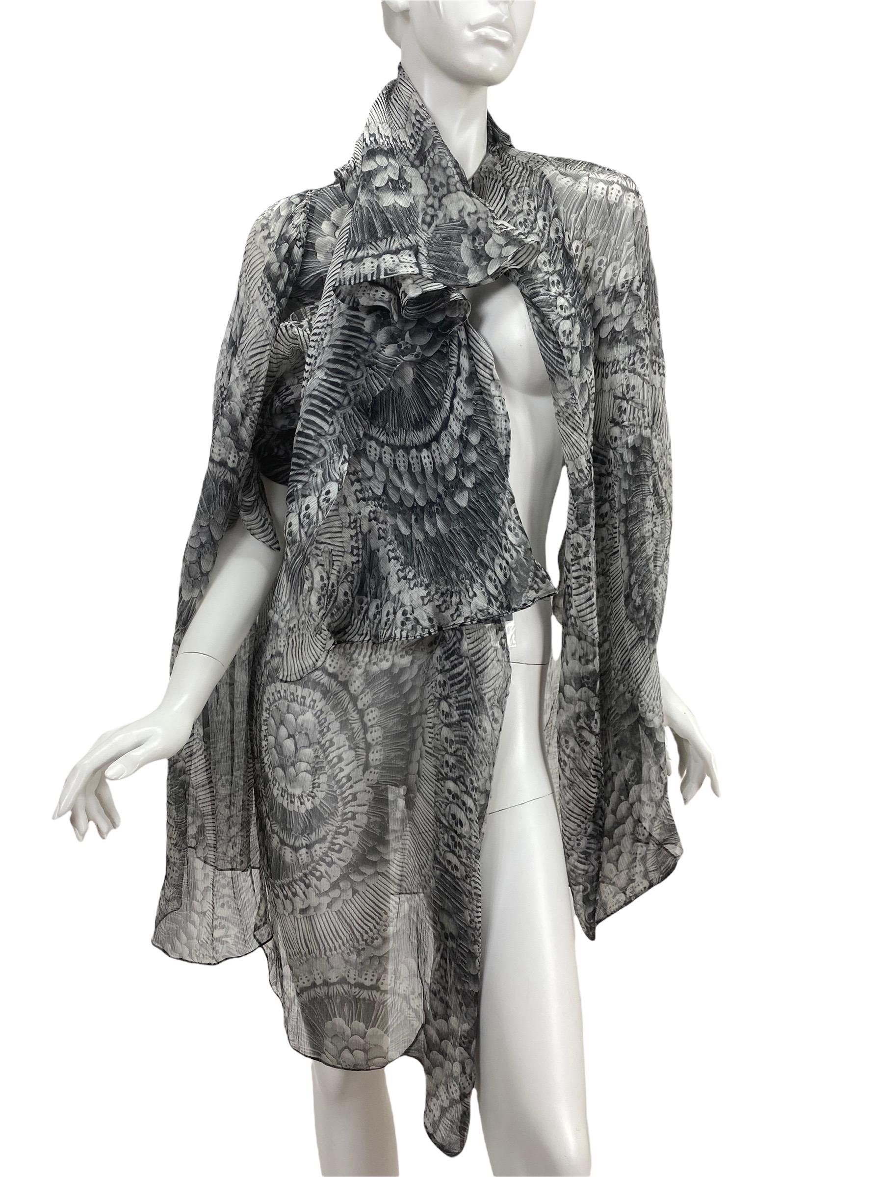 2010 Alexander McQueen Scull Print Silk Top with Scarf In New Condition For Sale In Montgomery, TX