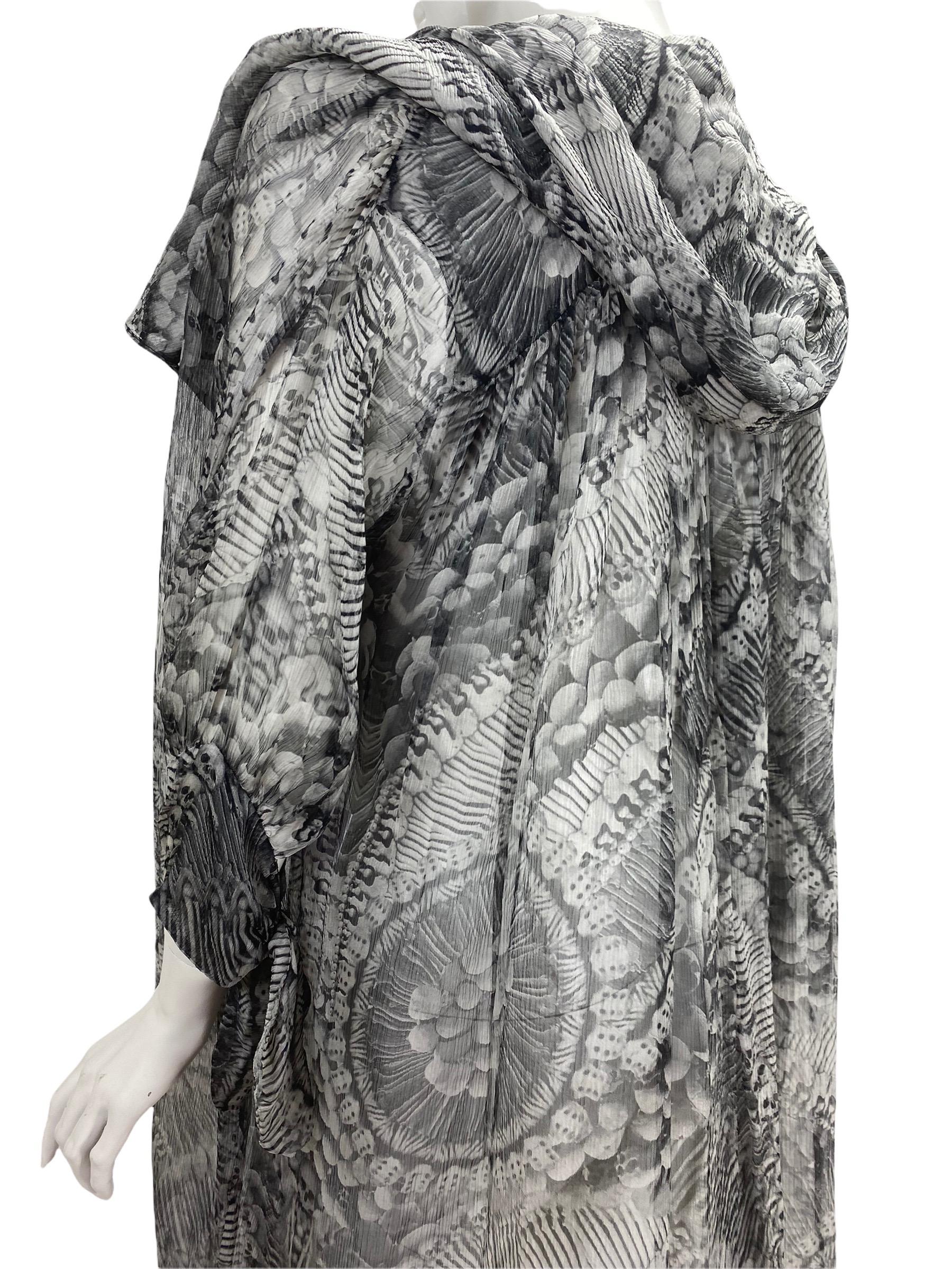 2010 Alexander McQueen - Top en soie imprimée avec écharpe en vente 3