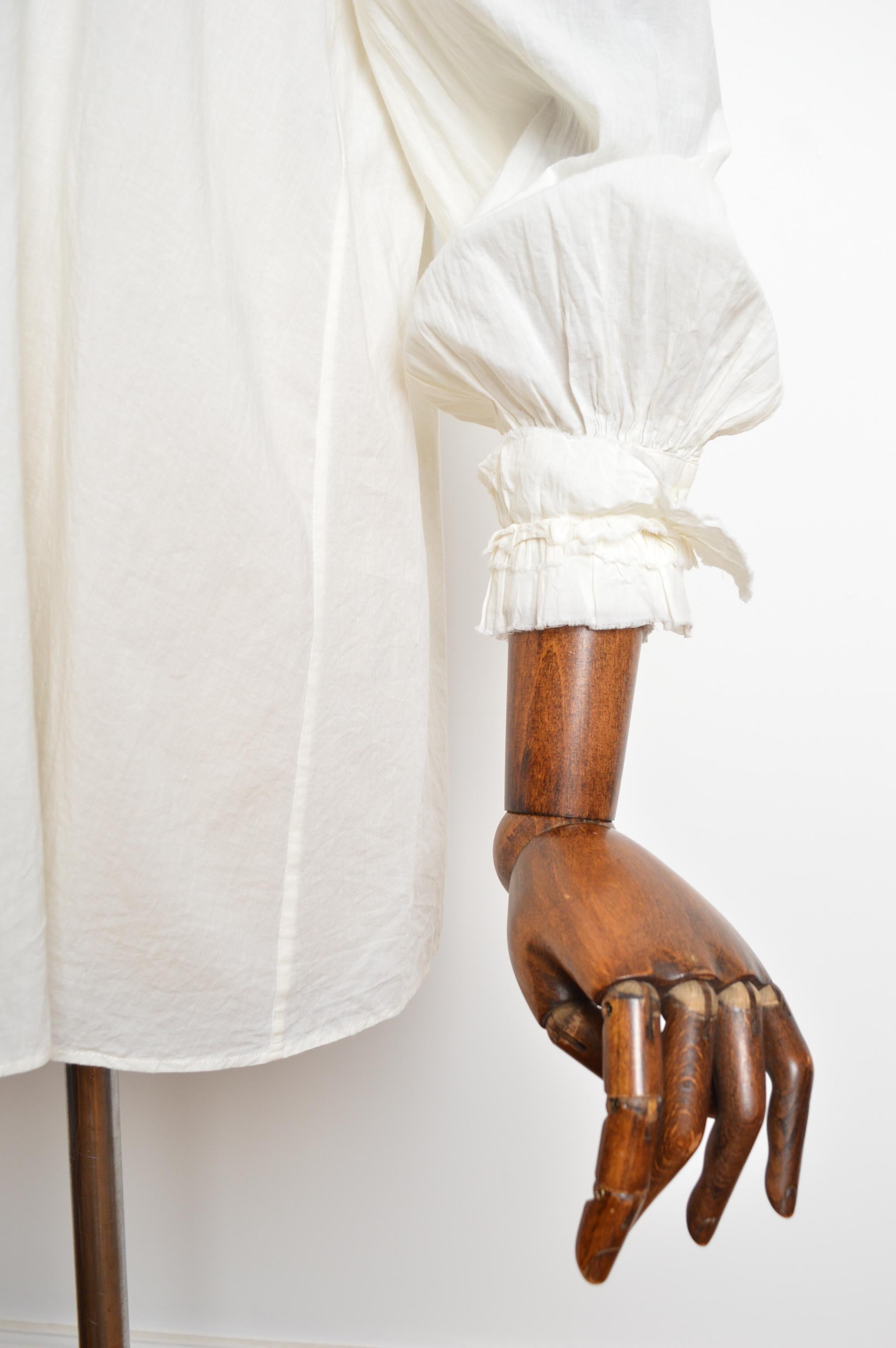 2010 Alexander McQueen Blanco Vestido victoriano con volantes Camisa Smock en venta 3