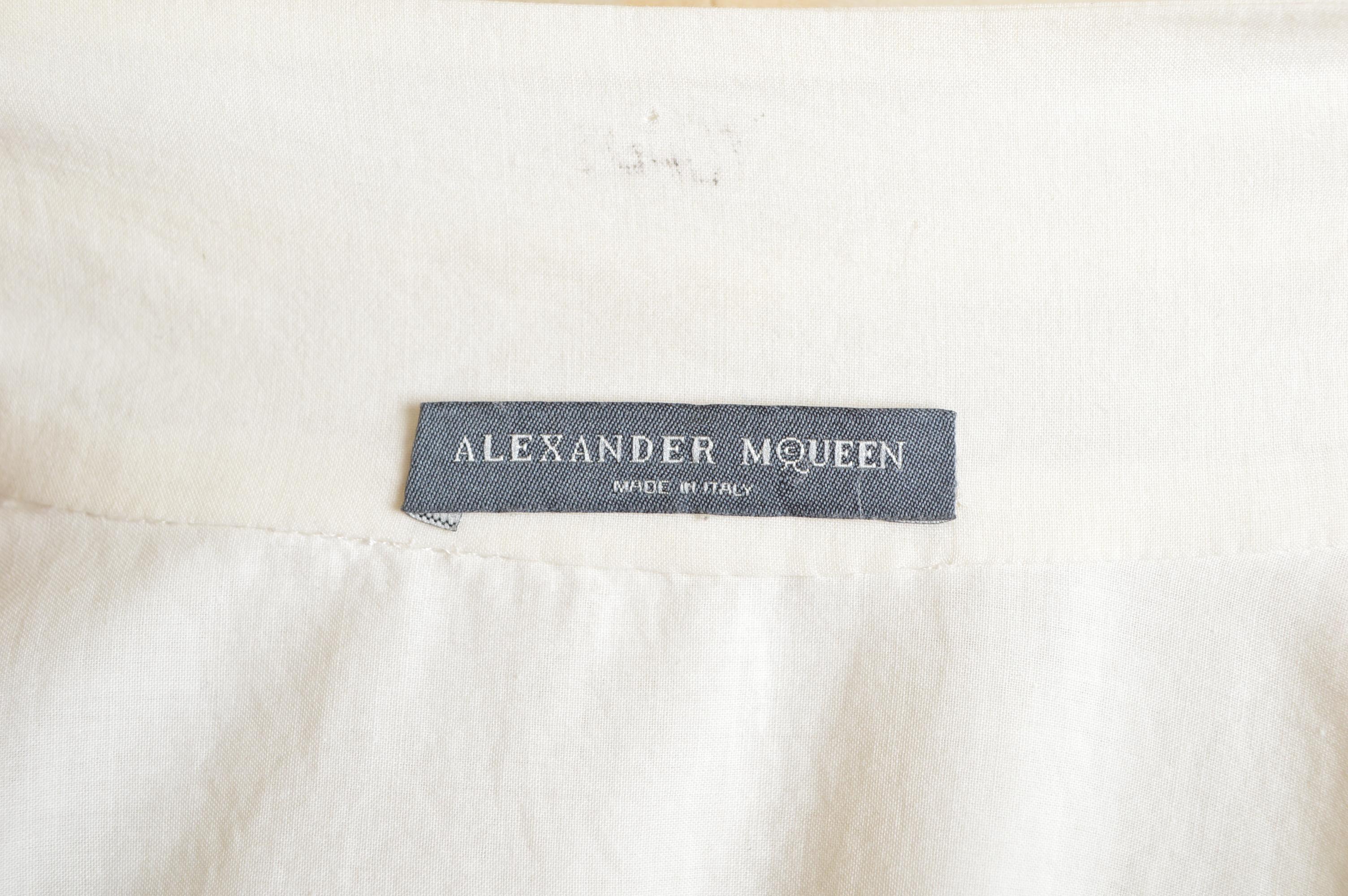2010 Alexander McQueen Blanco Vestido victoriano con volantes Camisa Smock en venta 4