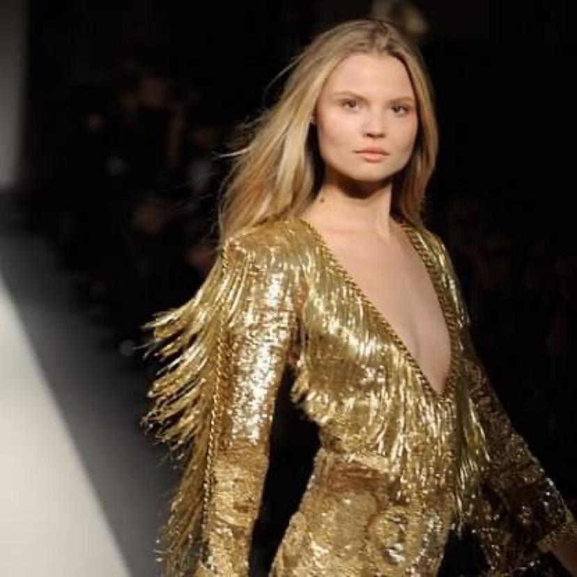 2010 Balmain Perlenbesetztes und mit Fransen besetztes Goldkleid von Celebrity Closet (Braun) im Angebot