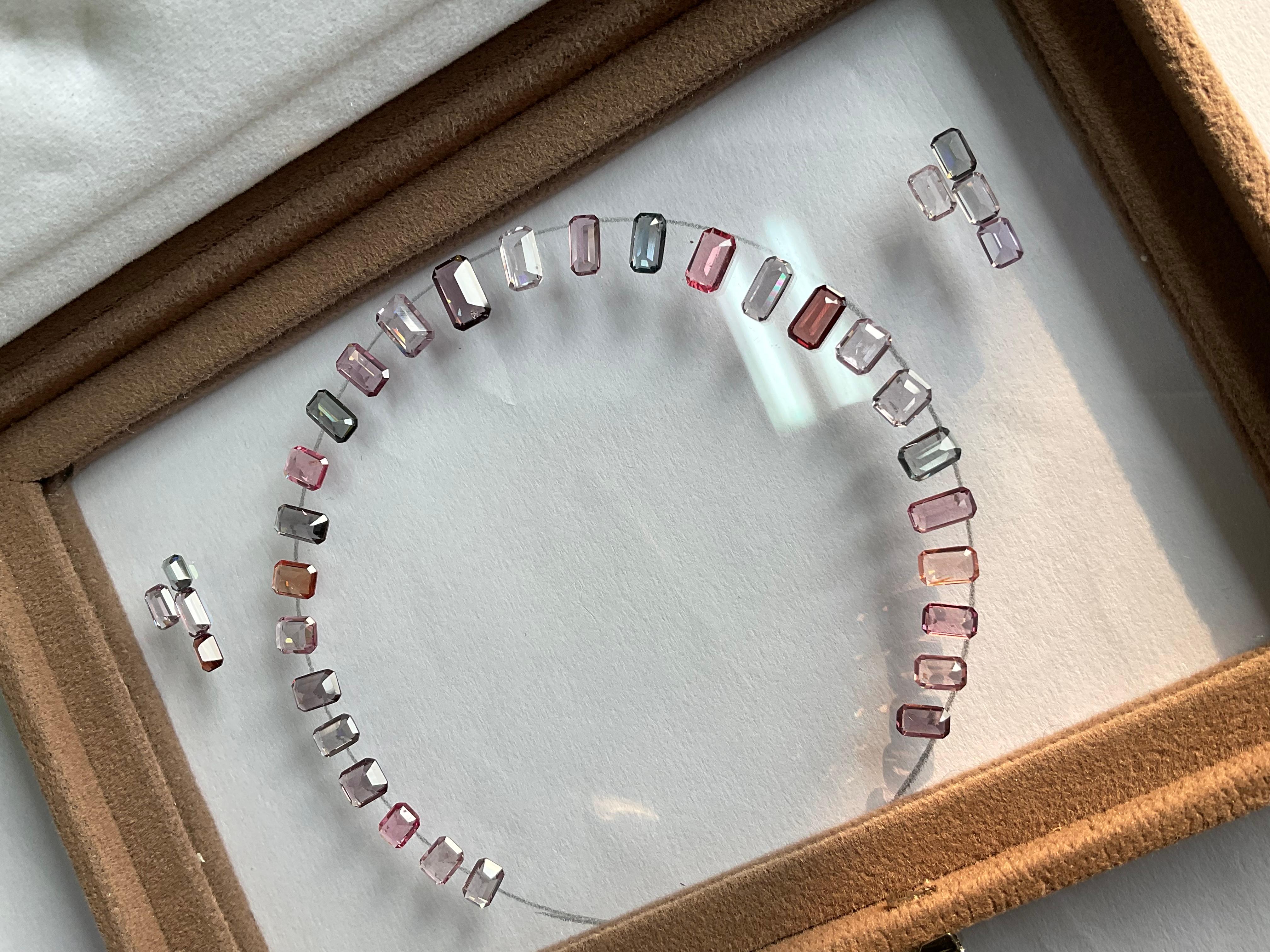 20.10 Carats Burma Multi Color Spinel Top Quality Natural Octagon Cut Stone Layout (pierre de taille octogonale de Birmanie)

Pierre précieuse : Spinelle
Poids :  20,10 Carats
Taille :  3x5 à 5x8 MM
Pièces : 36
Forme : Octogone 