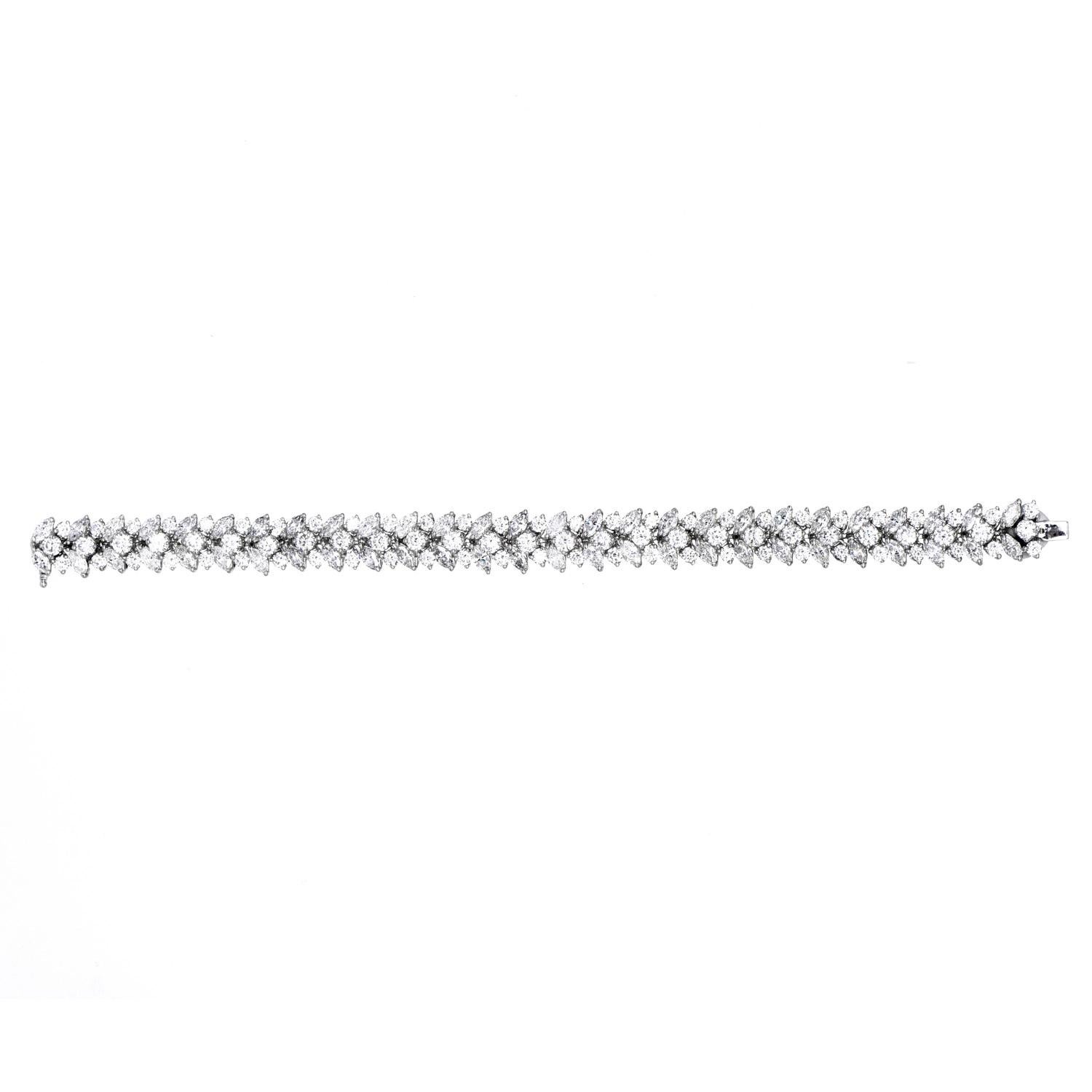 Bracciale floreale con cluster di diamanti in platino da 20,10 carati In condizioni ottime in vendita a Miami, FL