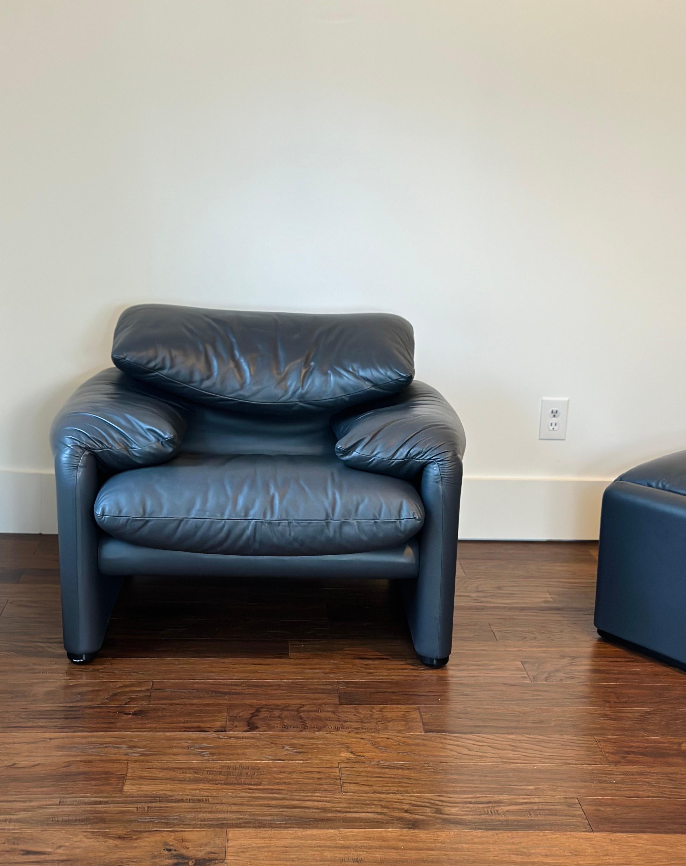 Mid-Century Modern 2010 Cassina Vico Magistretti Maralunga Black Leather Chair and Ottoman - a Pair For Sale