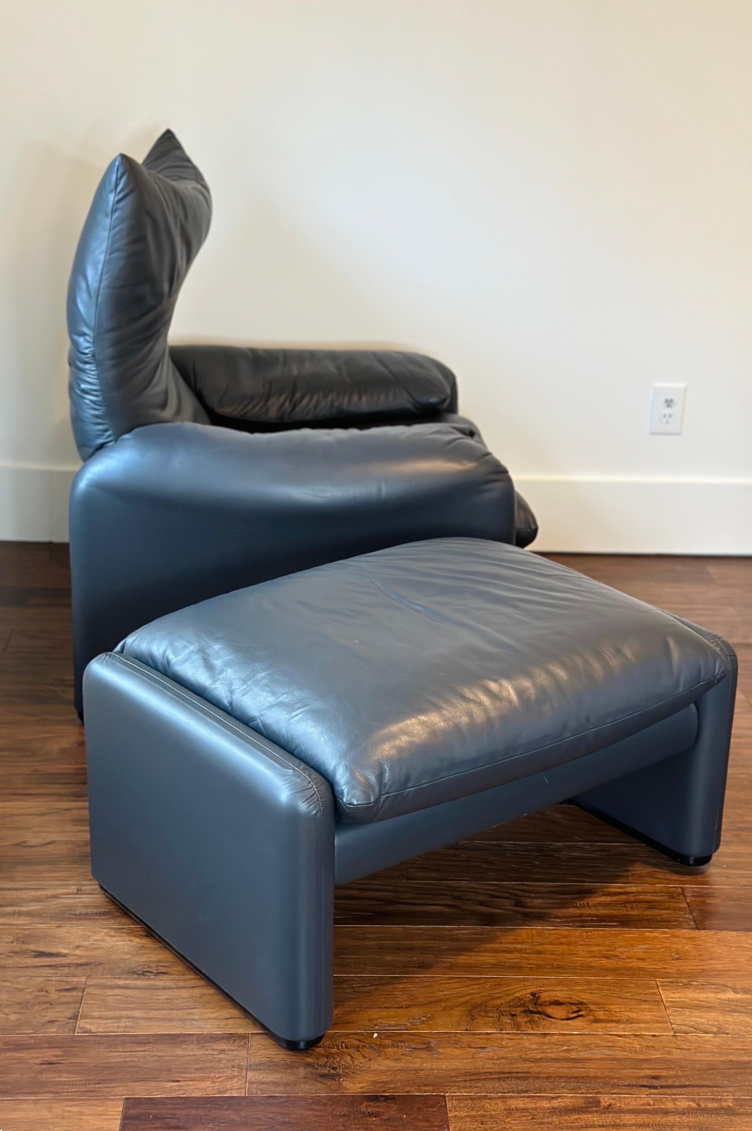 2010 Cassina Vico Magistretti Maralunga Black Leather Chair and Ottoman - a Pair In Good Condition For Sale In Farmington Hills, MI