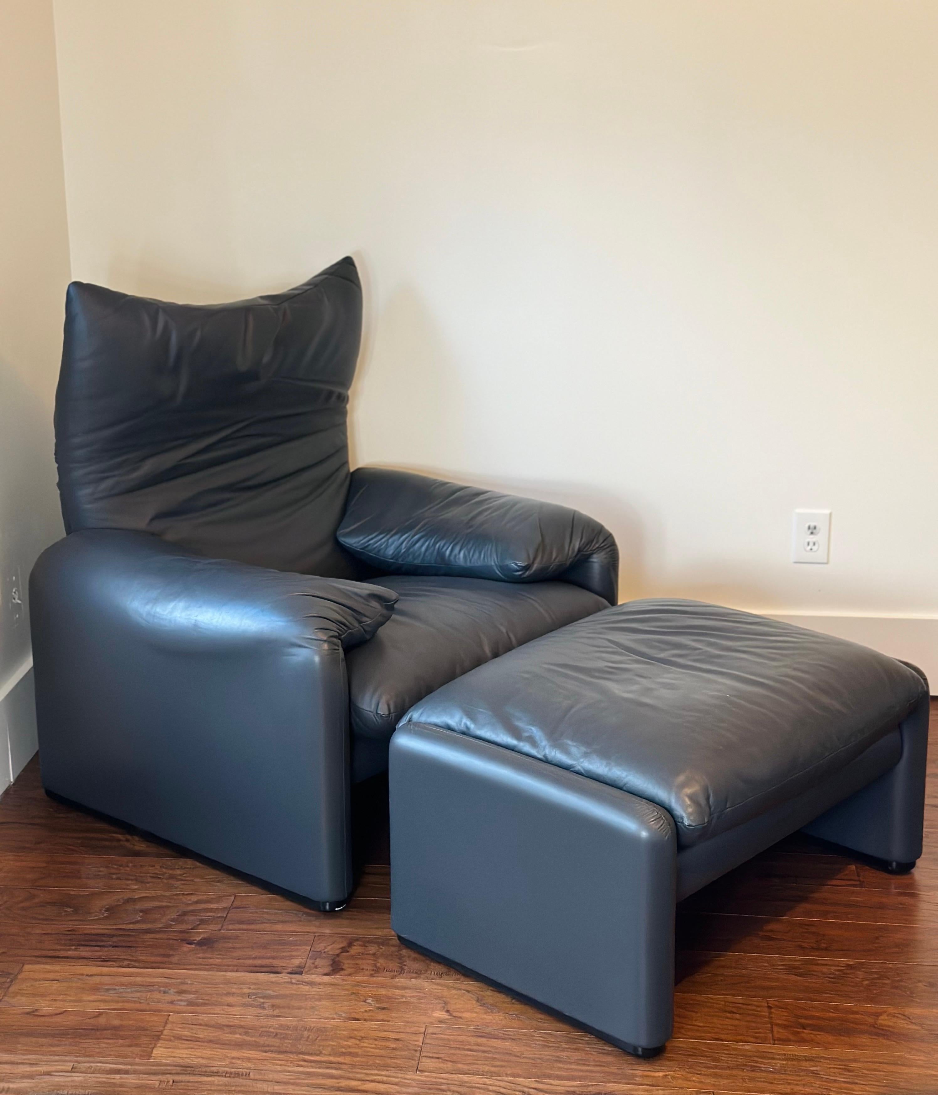2010 Cassina Vico Magistretti Maralunga Black Leather Chair and Ottoman - a Pair For Sale 2