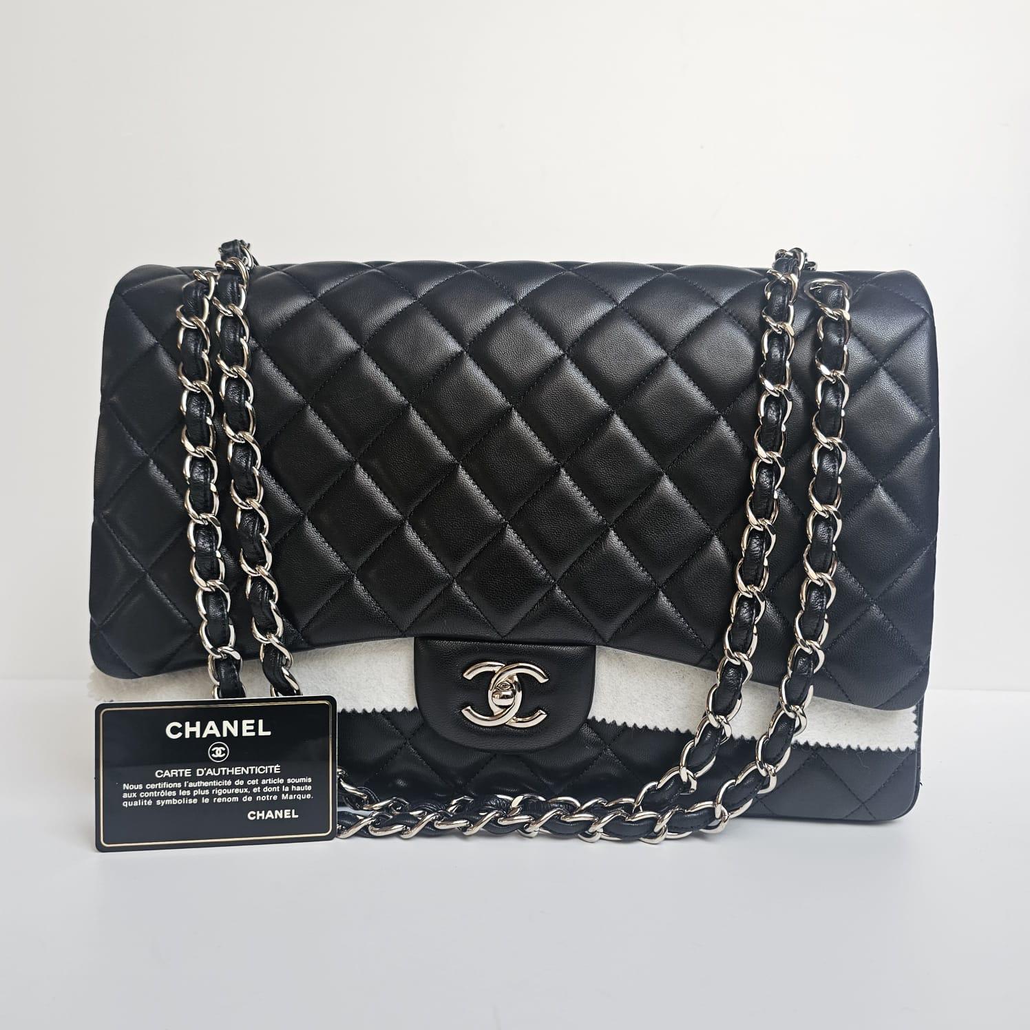 2010 Chanel Borsa in pelle d'agnello nera trapuntata Maxi con patta singola in vendita 6