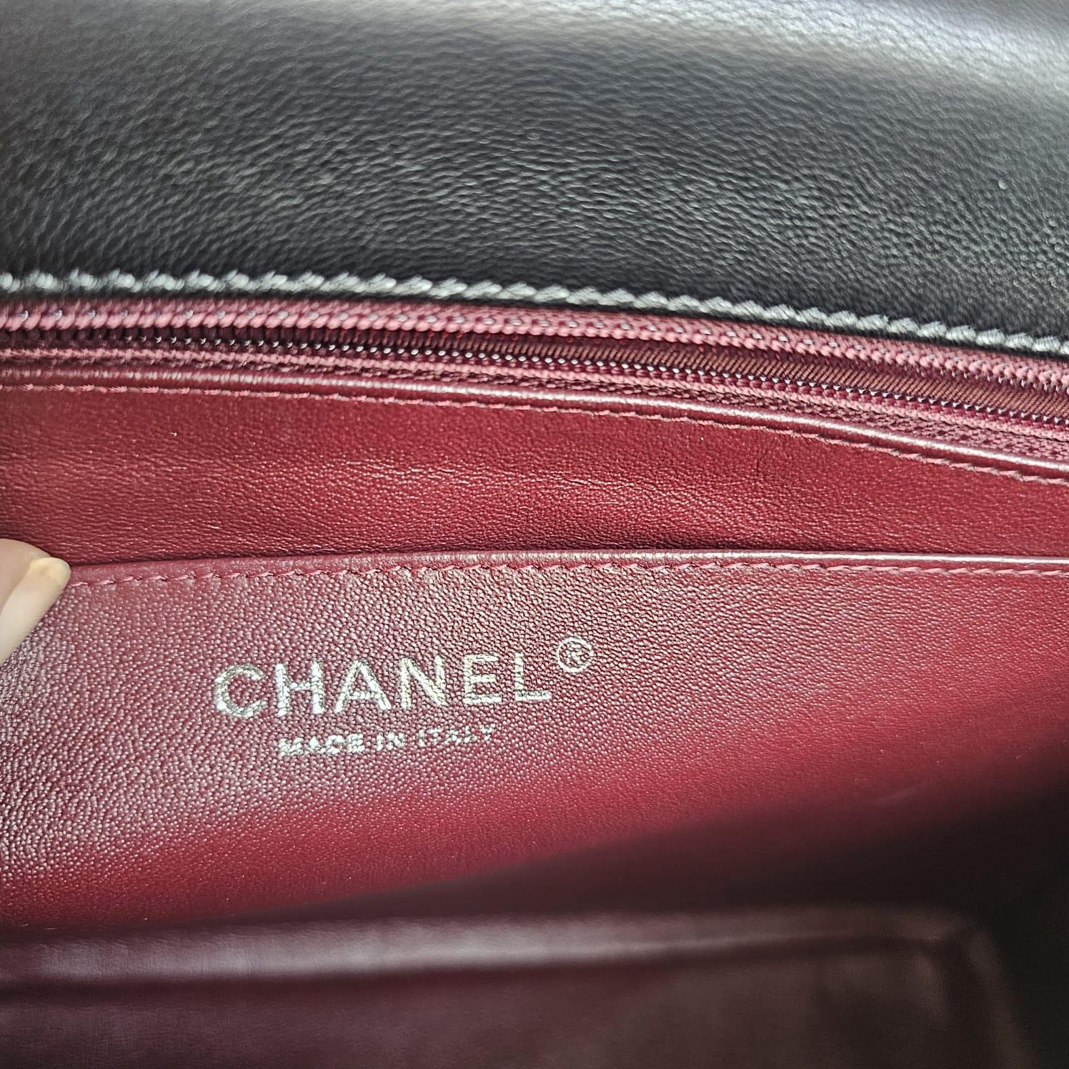 Donna 2010 Chanel Borsa in pelle d'agnello nera trapuntata Maxi con patta singola in vendita