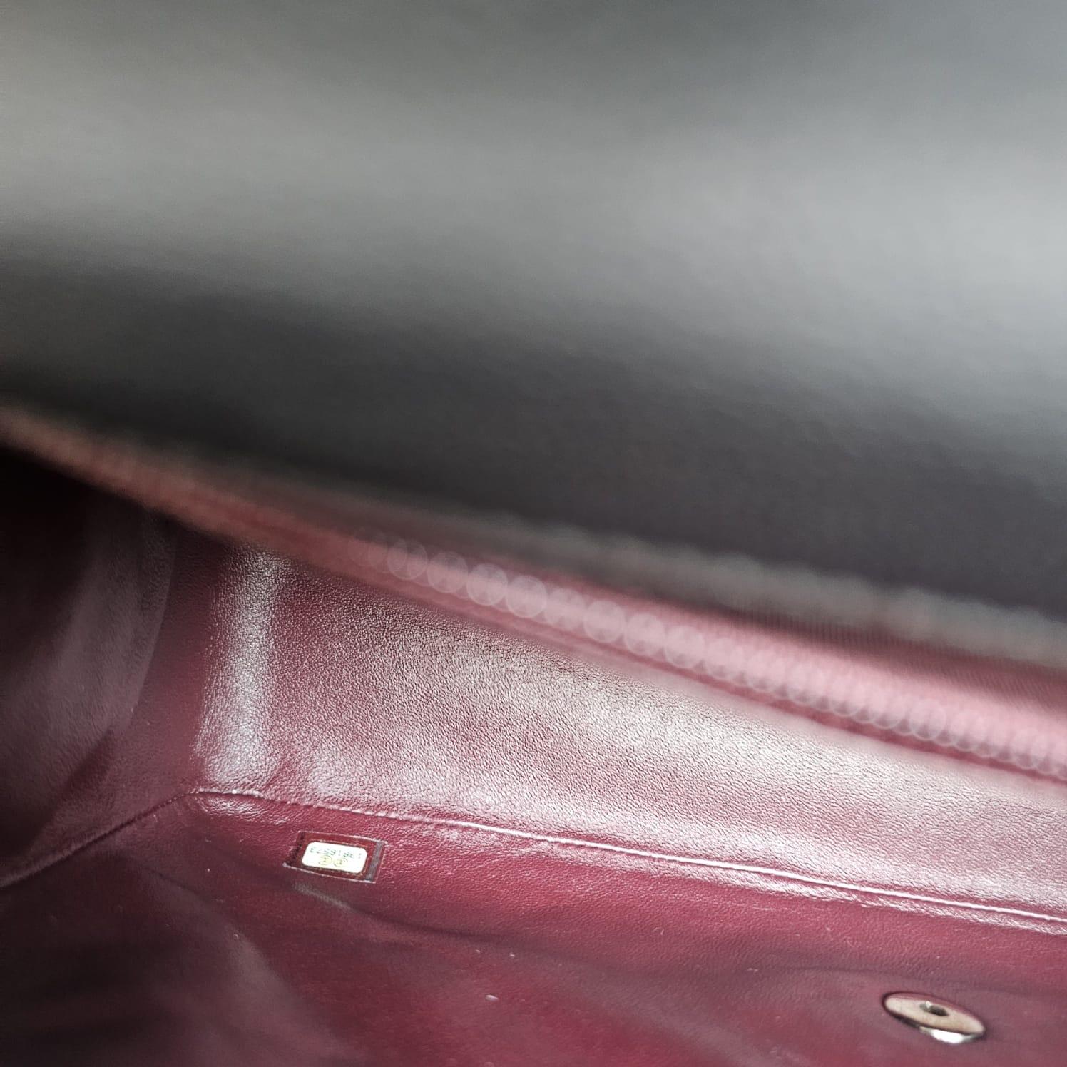 2010 Chanel Borsa in pelle d'agnello nera trapuntata Maxi con patta singola in vendita 4