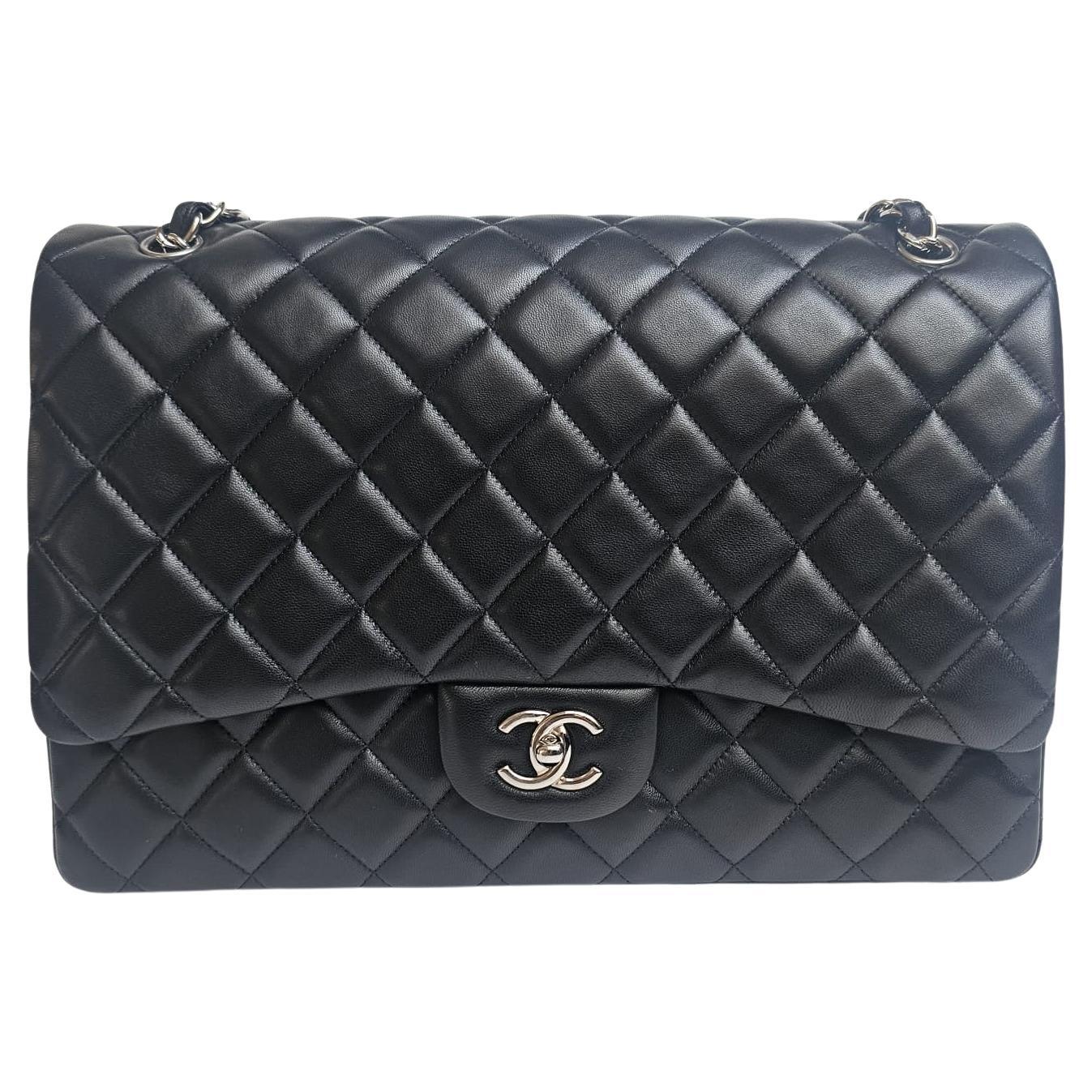 2010 Chanel Borsa in pelle d'agnello nera trapuntata Maxi con patta singola