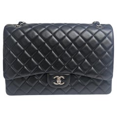 2010 Chanel Borsa in pelle d'agnello nera trapuntata Maxi con patta singola