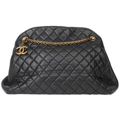 2010 Chanel Schwarz Gestepptes Lammleder Große Just Mademoiselle Bowlingtasche