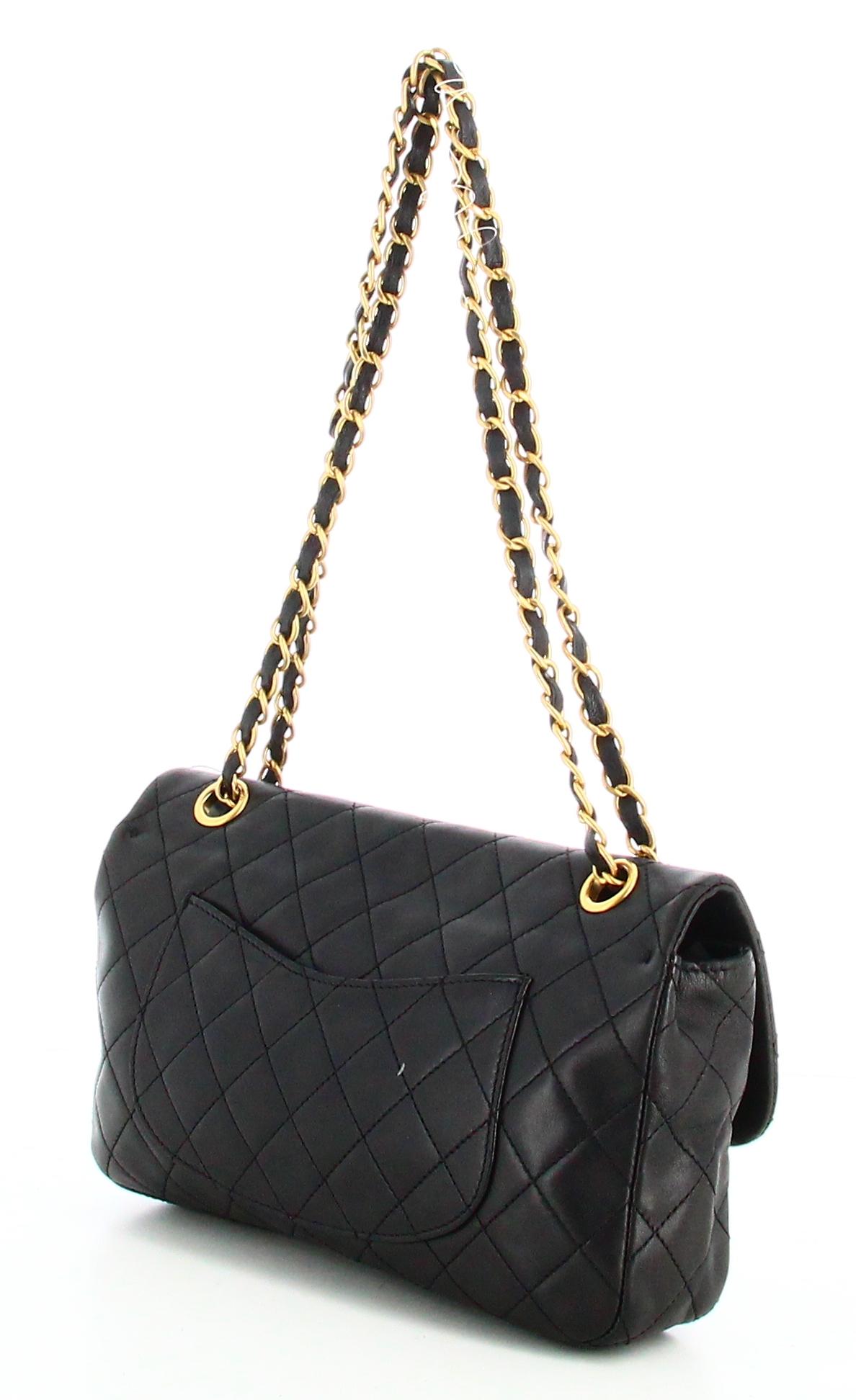 2010 Chanel Medium Classic Lambskin Single Flap Handbag For Sale 1