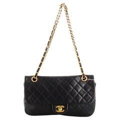 2010 Chanel Medium Classic Lammfell einzelne Klappe Handtasche
