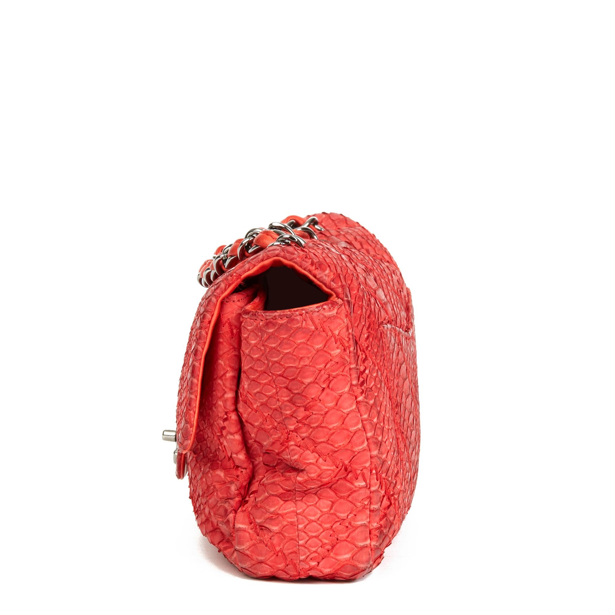 2010 Chanel Rot Heavy-Stitch Quilted Python Leder Classic Single Flap Bag im Zustand „Gut“ in Bishop's Stortford, Hertfordshire