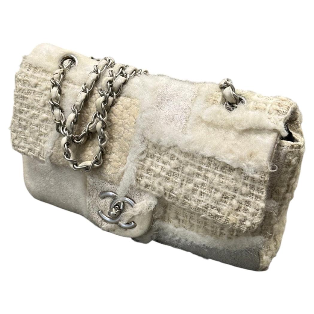 Borsa Chanel del 2010 con patta, in tweed e shearling a patchwork