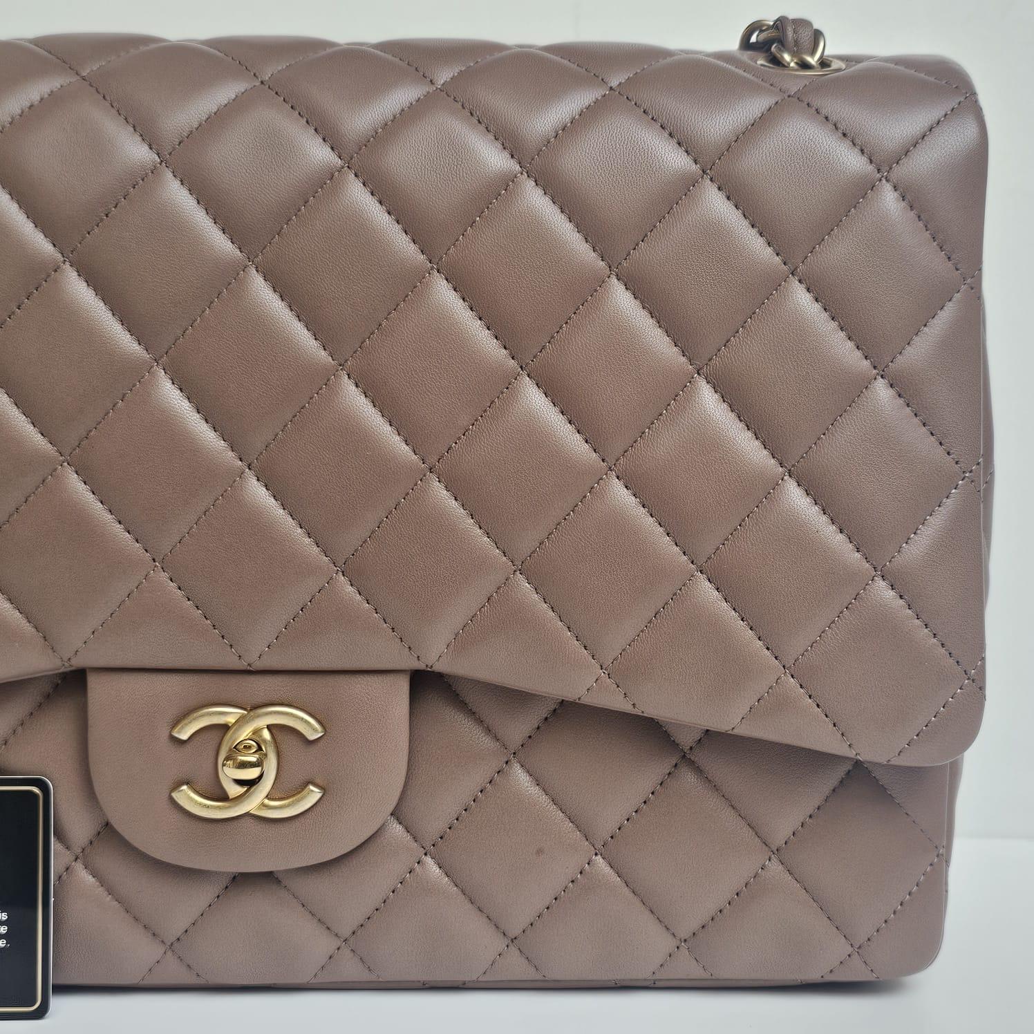 2010 Chanel Taupe Lammfell gesteppt Maxi einzelne Klappe Tasche im Angebot 8