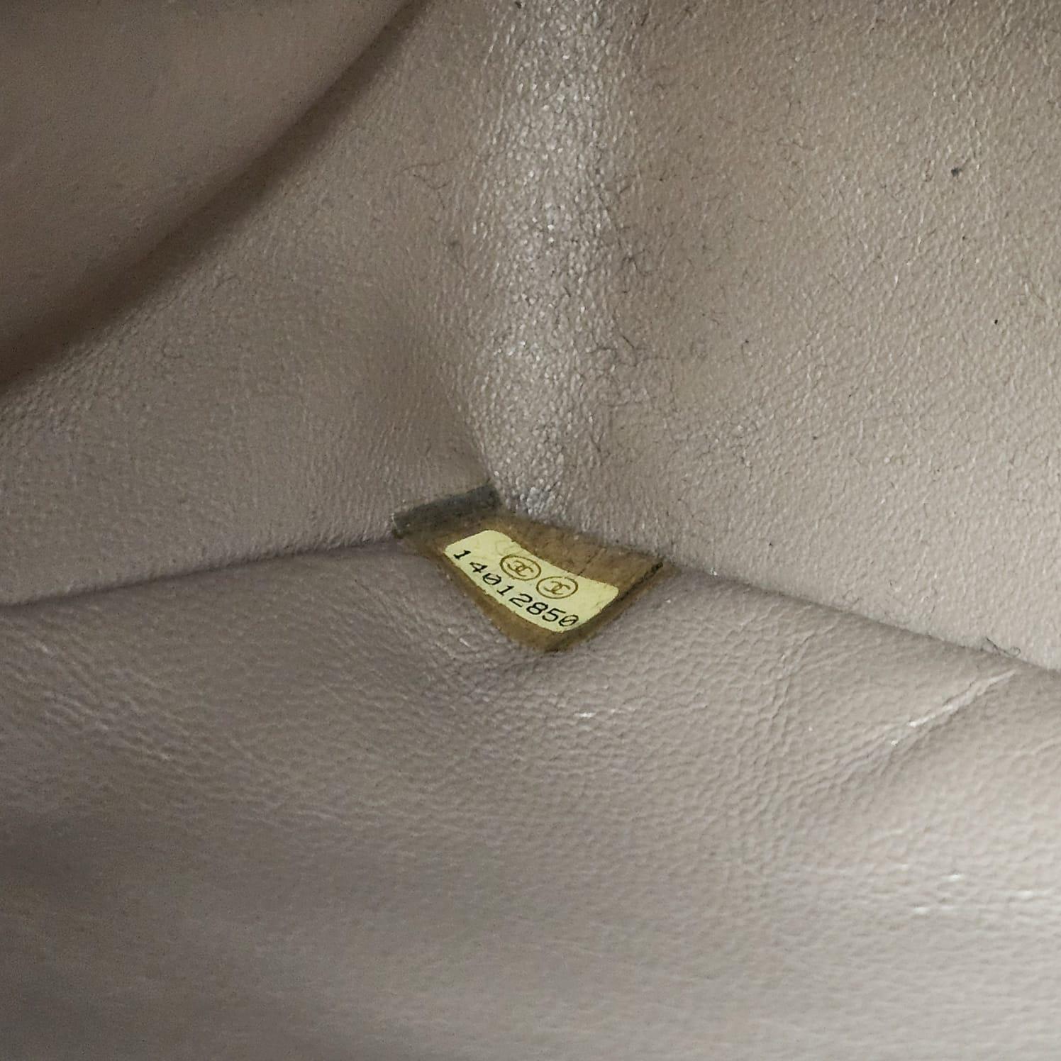 2010 Chanel Taupe Lammfell gesteppt Maxi einzelne Klappe Tasche im Angebot 12