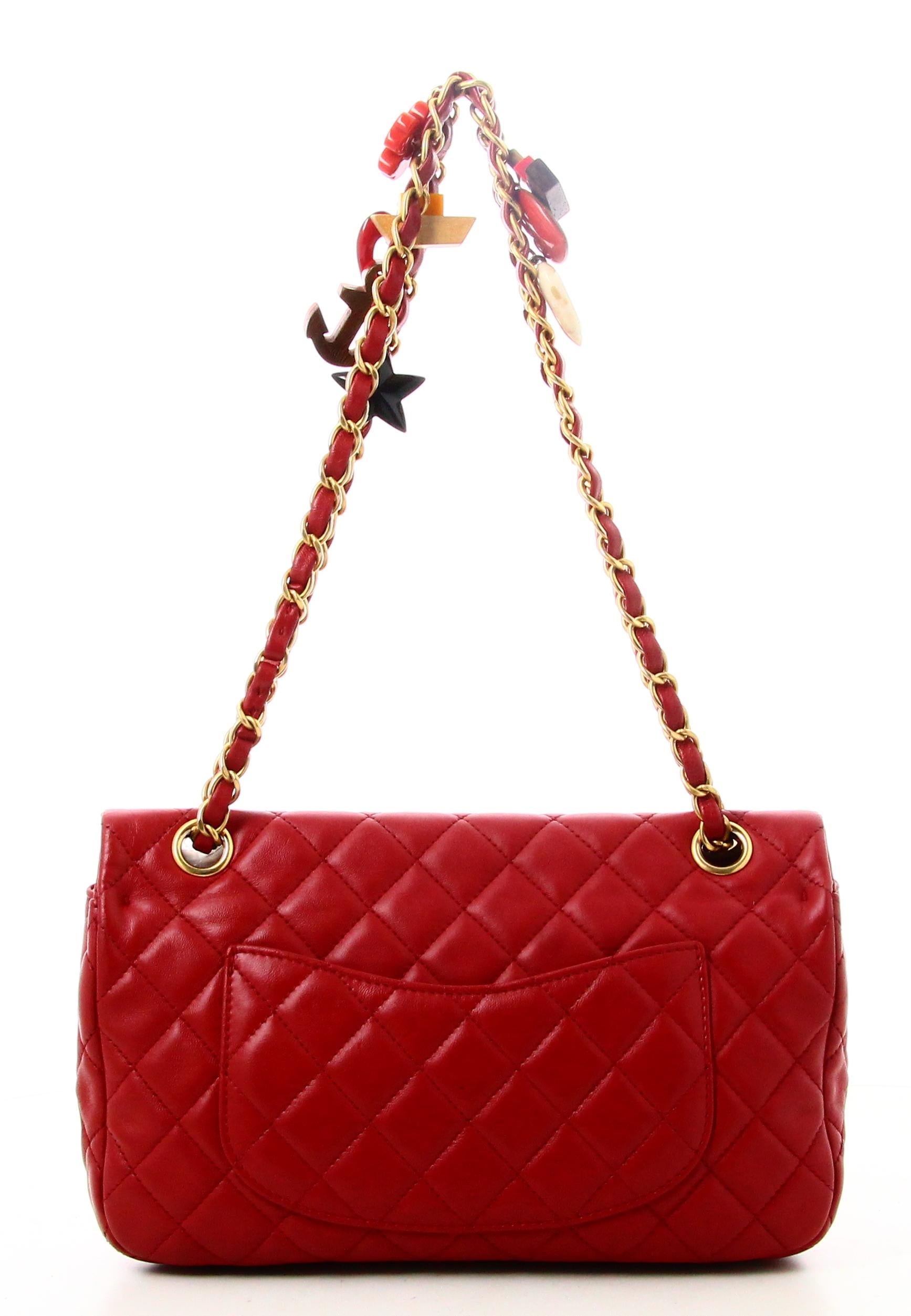 2010 Chanel - Timeless - Sac à main en cuir rouge matelassé en vente 1