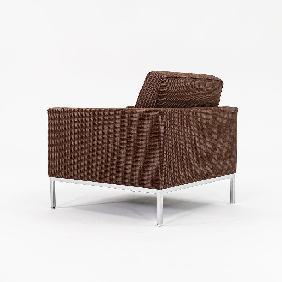 2010 Florence Knoll Lounge Chair in Brown Cato Fabric For Sale 1