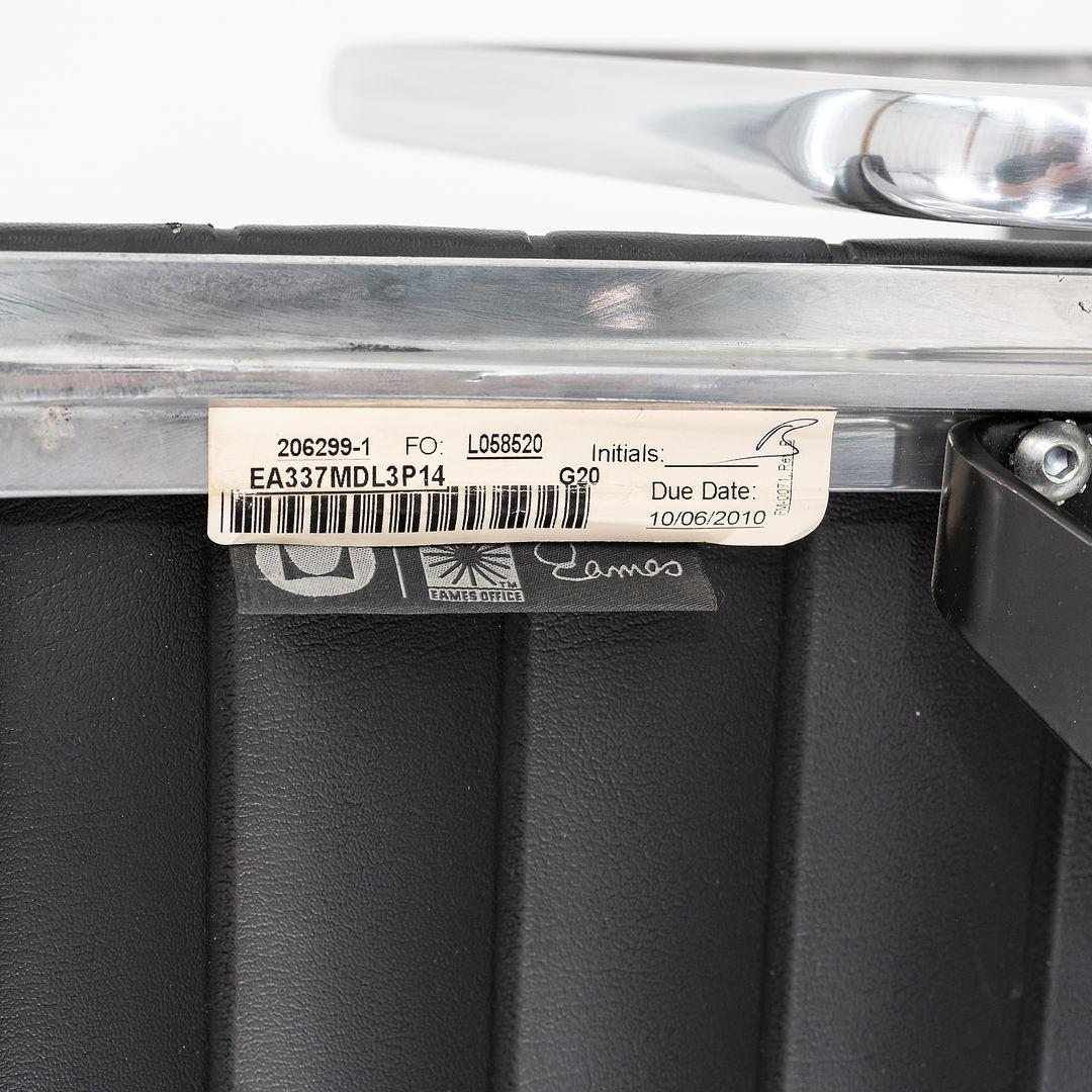 2010 Herman Miller Eames Aluminum Group Executive Desk Chairs in Naugahyde For Sale 4