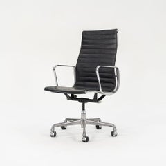 2010 Herman Miller Eames Aluminium Gruppe Schreibtischstühle in Naugahyde