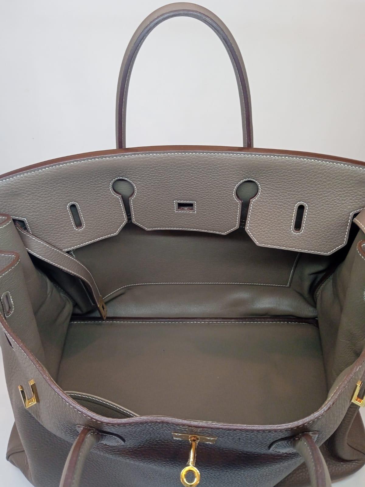 2010 Hermes Etoupe Togo Leather Birkin 40 Bag Gold Hardware In Good Condition In Jakarta, Daerah Khusus Ibukota Jakarta