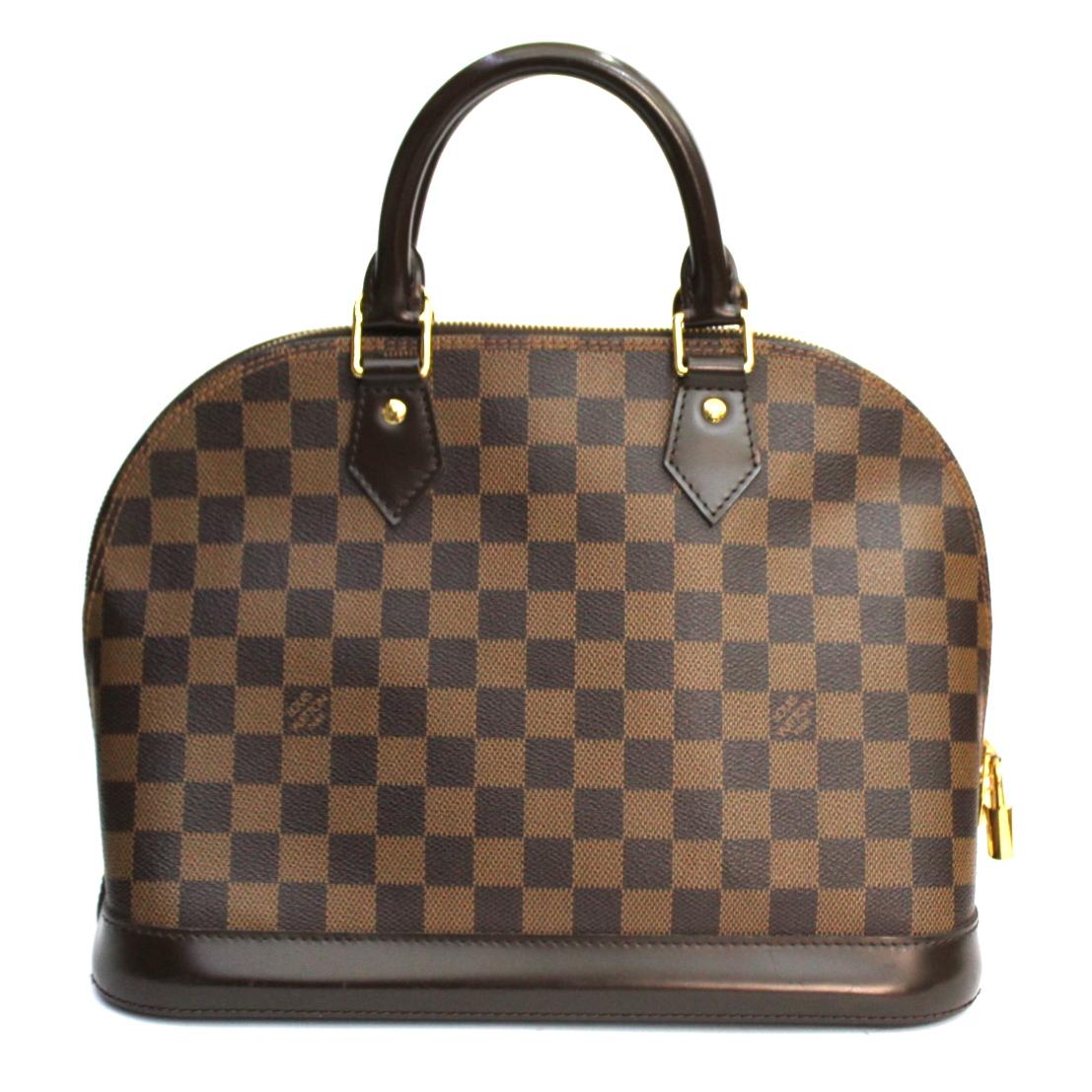 Superb Alma of Vuitton small size in Damier Ebene.
Zip closure, internally capacious. The double handle will allow you to wear it by hand.
Equipped with padlock and clochette. VERY GOOD CONDITION, YEAR 2010!