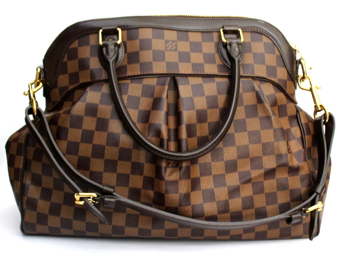 One look at this stunning jumbo satchel and you'll see why it's named after the glorious Trevi Fountain in Rome. The Louis Vuitton Damier Trevi GM is a stunning bag that's big on style and versatility. With its roomy capacity, it is perfect for a