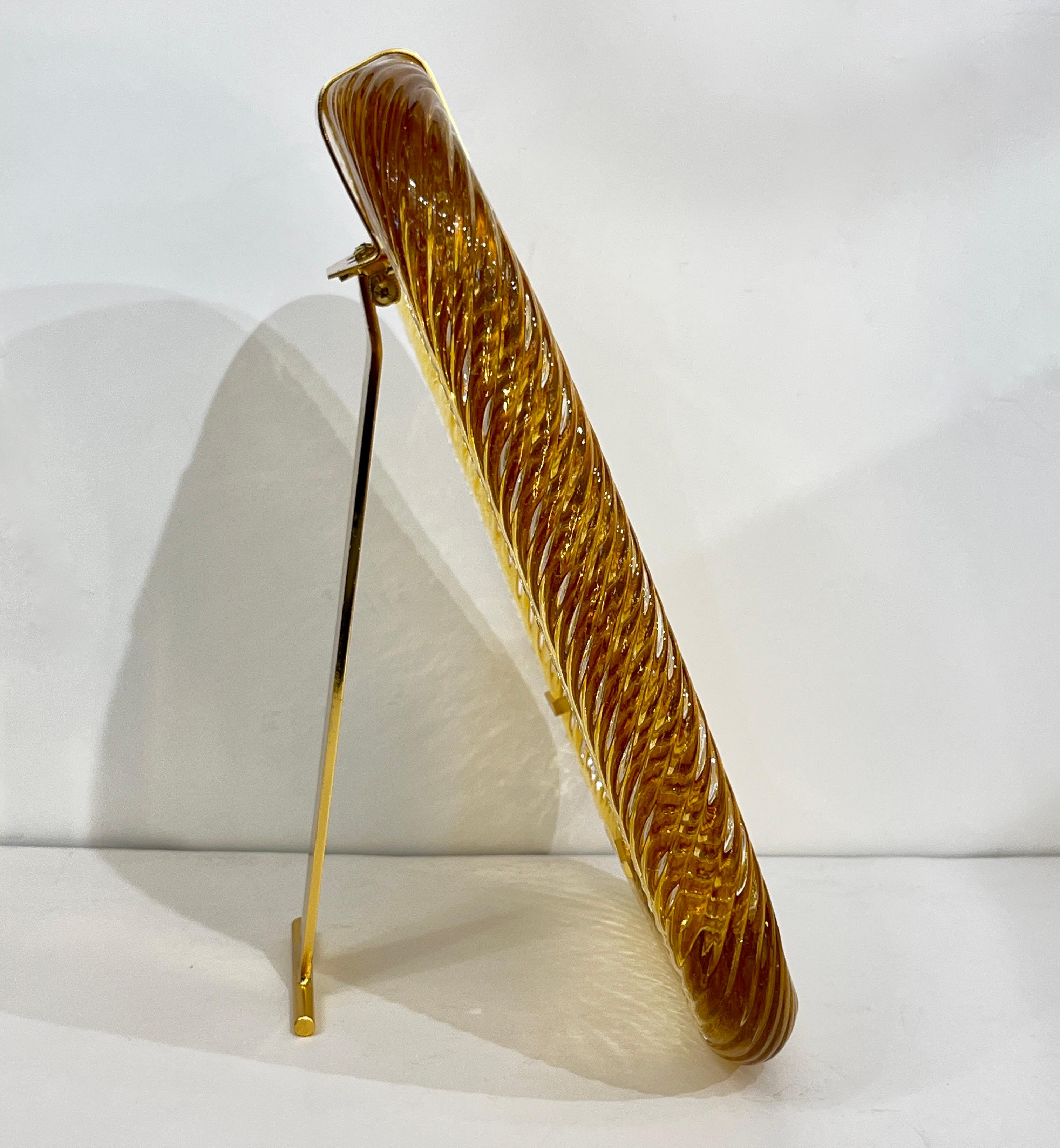 Portarretratos de latón de cristal de Murano retorcido de ámbar dorado italiano moderno de 2010 Moderno de mediados de siglo en venta