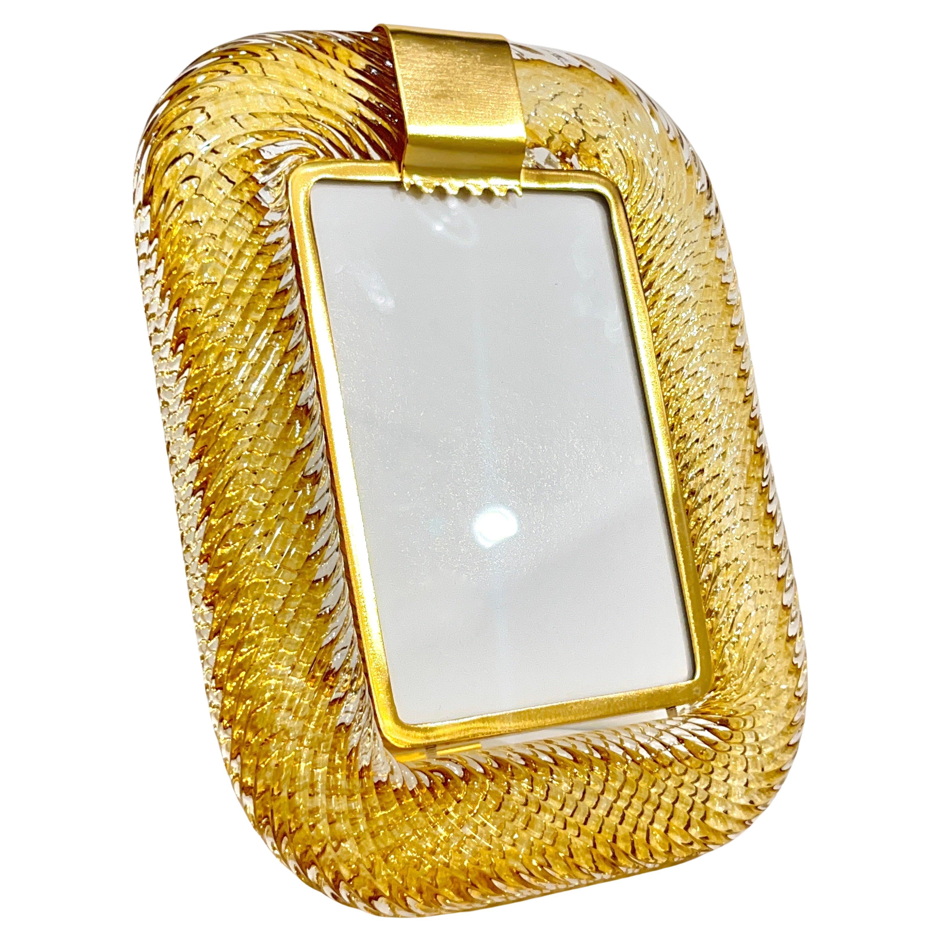Portarretratos de latón de cristal de Murano retorcido de ámbar dorado italiano moderno de 2010 en venta