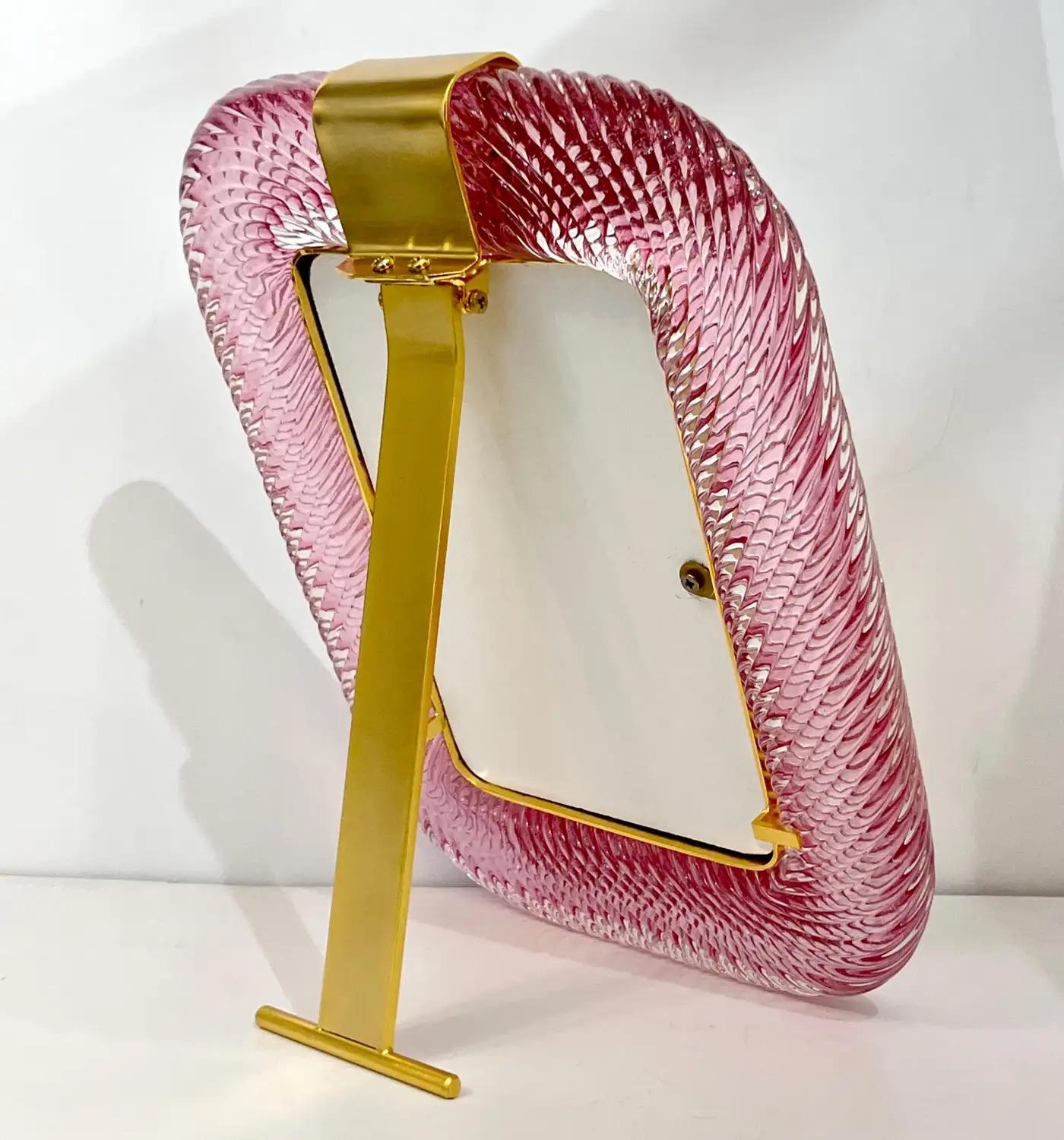 2010 Moderne italienische Rose Rosa Crystal Twisted Murano Glas Messing Bilderrahmen im Zustand „Hervorragend“ im Angebot in New York, NY