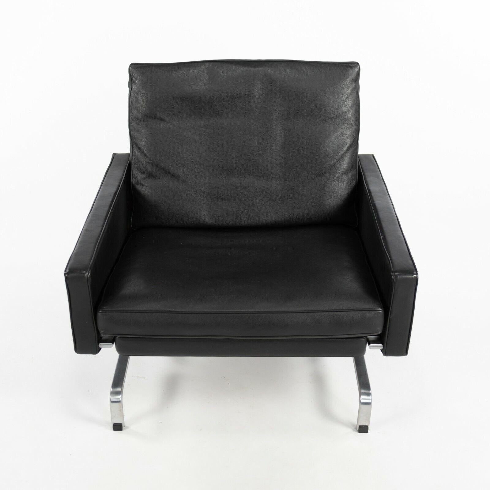 2010 Paar Poul Kjaerholm für Fritz Hansen PK31 Easy Lounge Chairs Schwarzes Leder im Angebot 2