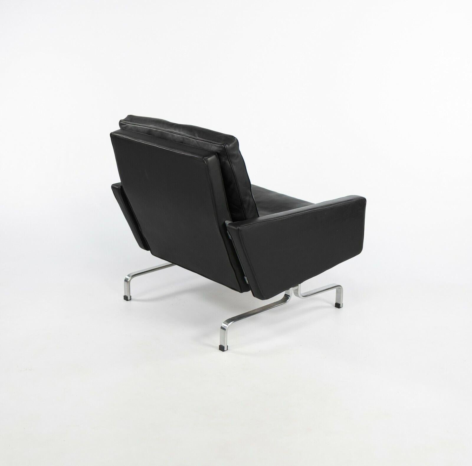 2010 Paar Poul Kjaerholm für Fritz Hansen PK31 Easy Lounge Chairs Schwarzes Leder (Edelstahl) im Angebot