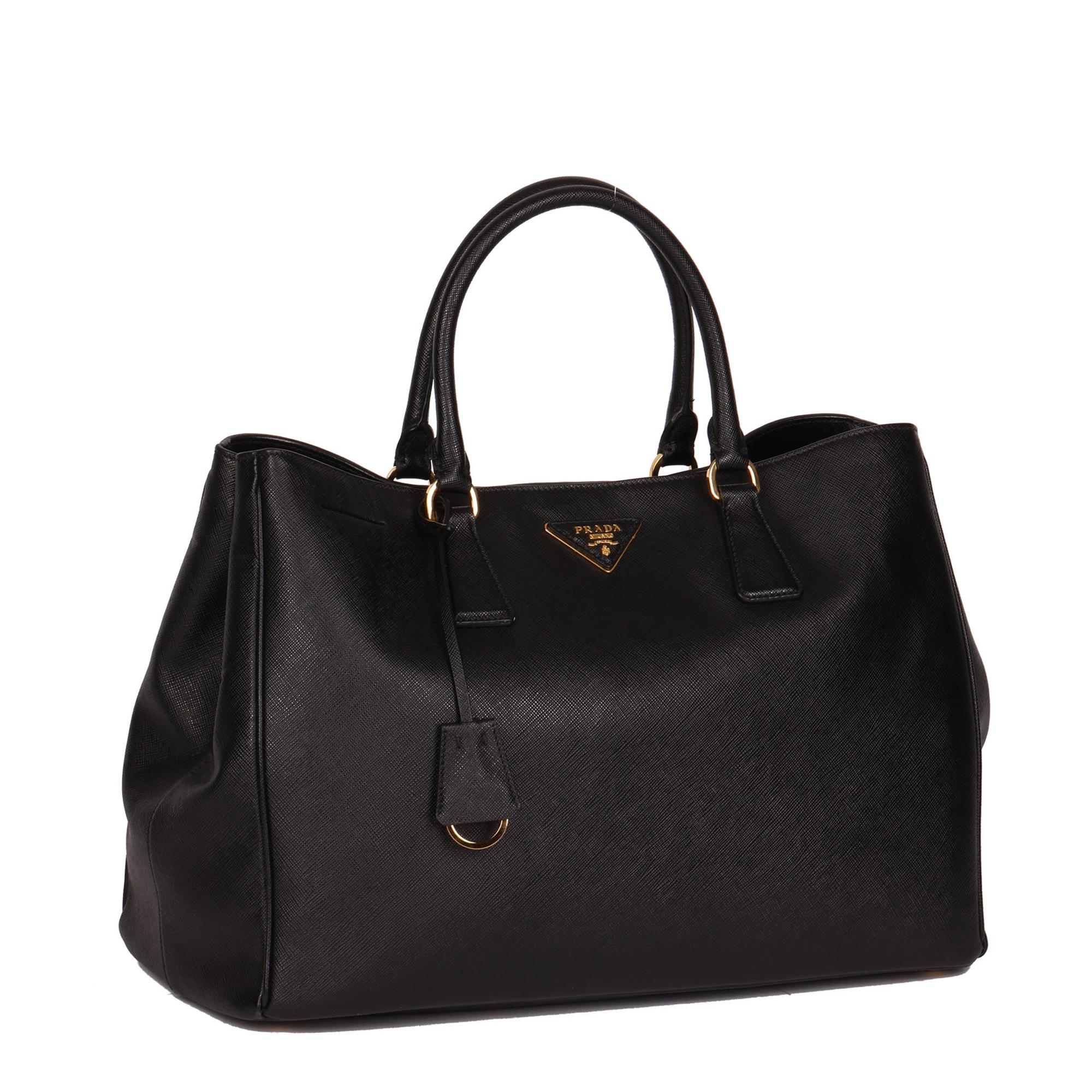 PRADA
Black Saffiano Leather Gardener's Tote

Xupes Reference: CB473
Serial Number: 64
Age (Circa): 2010
Accompanied By: Prada Dust Bag, Clochette, Authenticity Card, Care Booklet
Authenticity Details: Date Stamp (Made in Italy)
Gender: Ladies
Type: