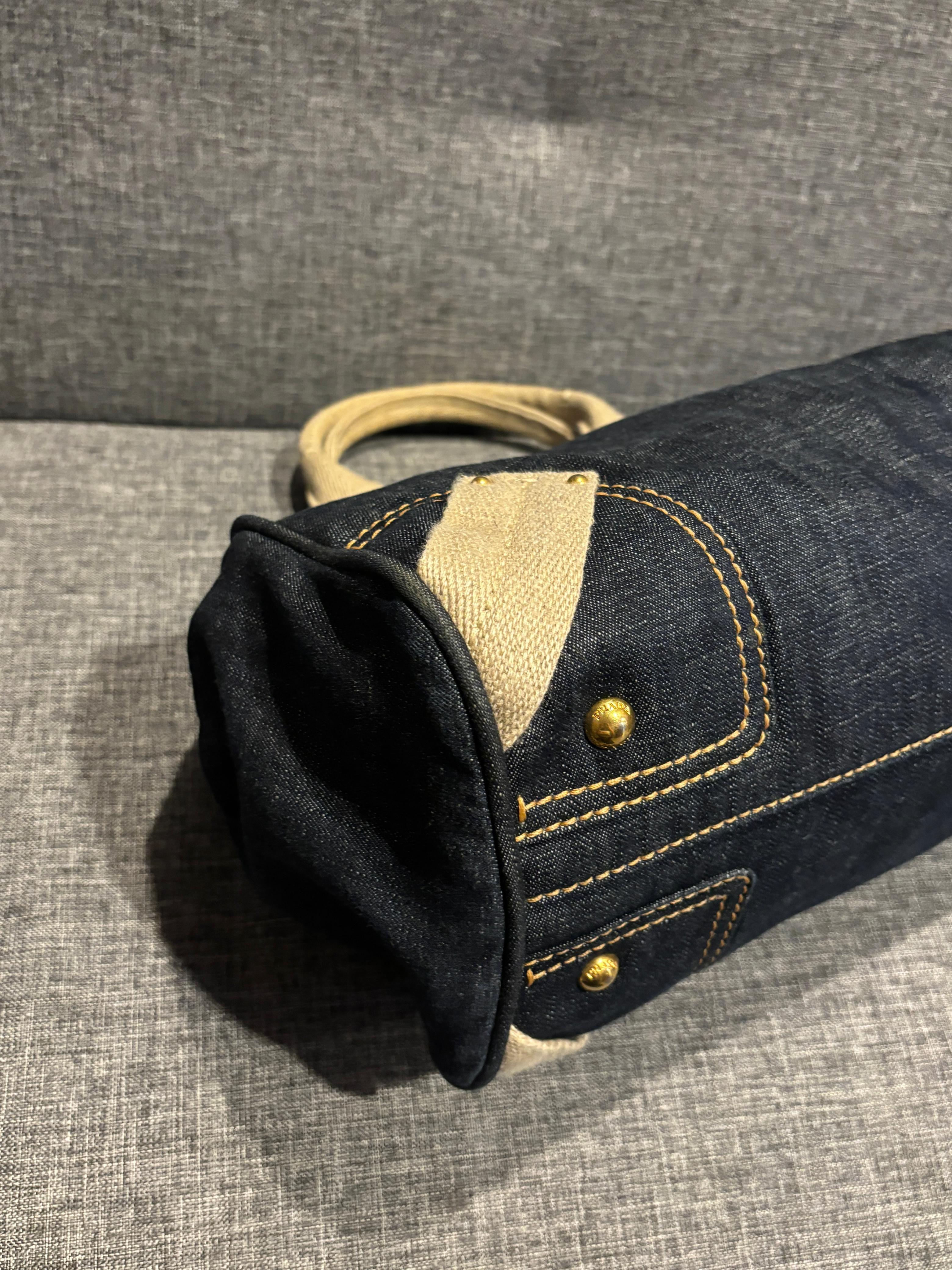 2010 Prada Bowler-Tasche aus blauem Denim für Damen oder Herren im Angebot