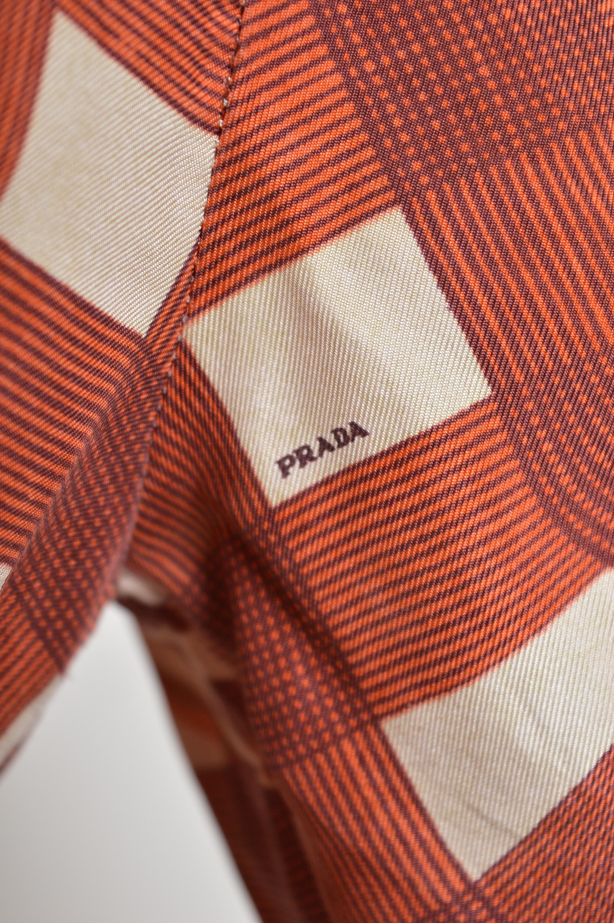 2010 Prada Camisa de Seda Pura Cobre y Crema con estampado de remolinos a cuadros - Blusa en venta 5