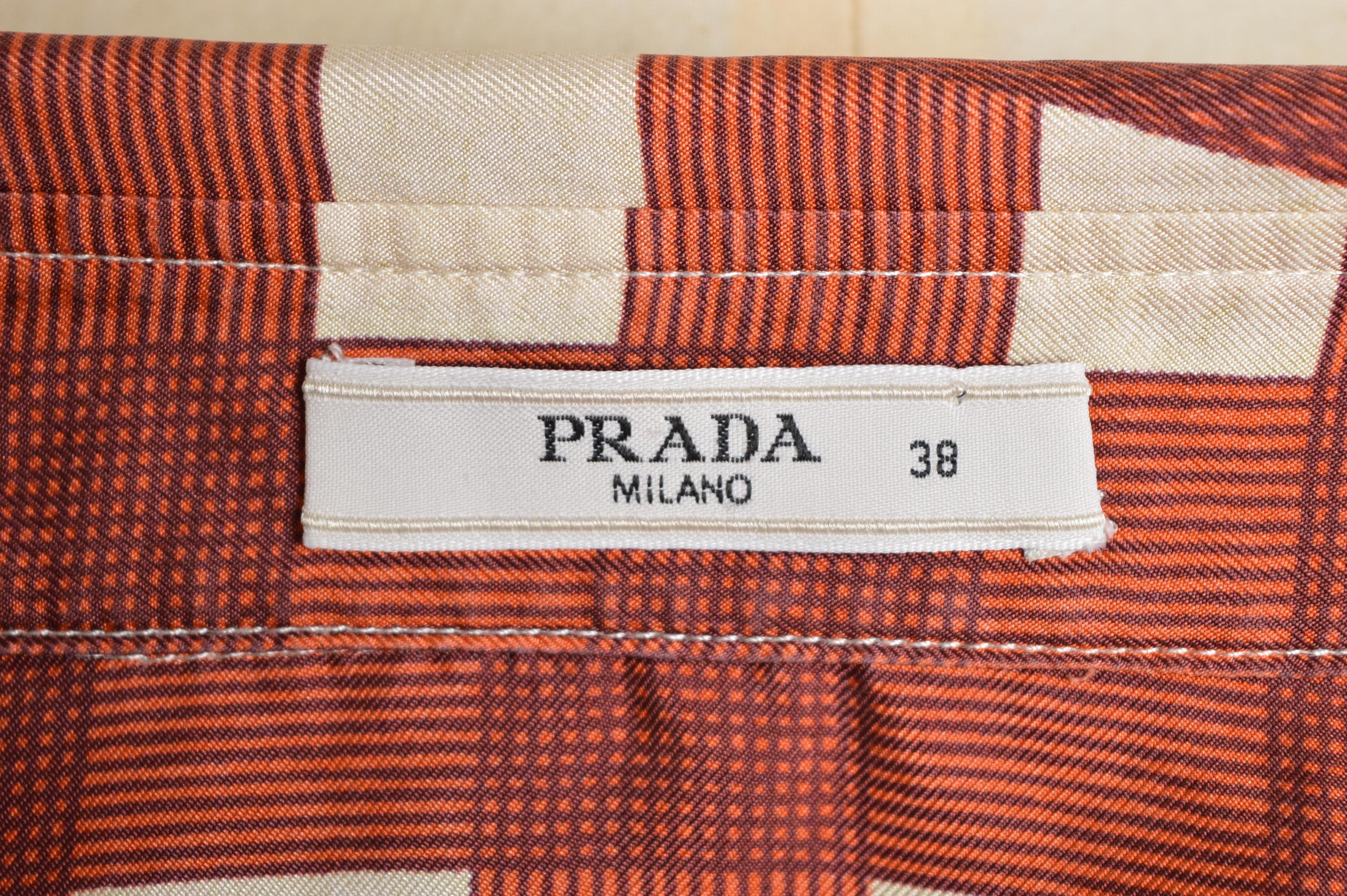 2010 Prada Camisa de Seda Pura Cobre y Crema con estampado de remolinos a cuadros - Blusa en venta 7