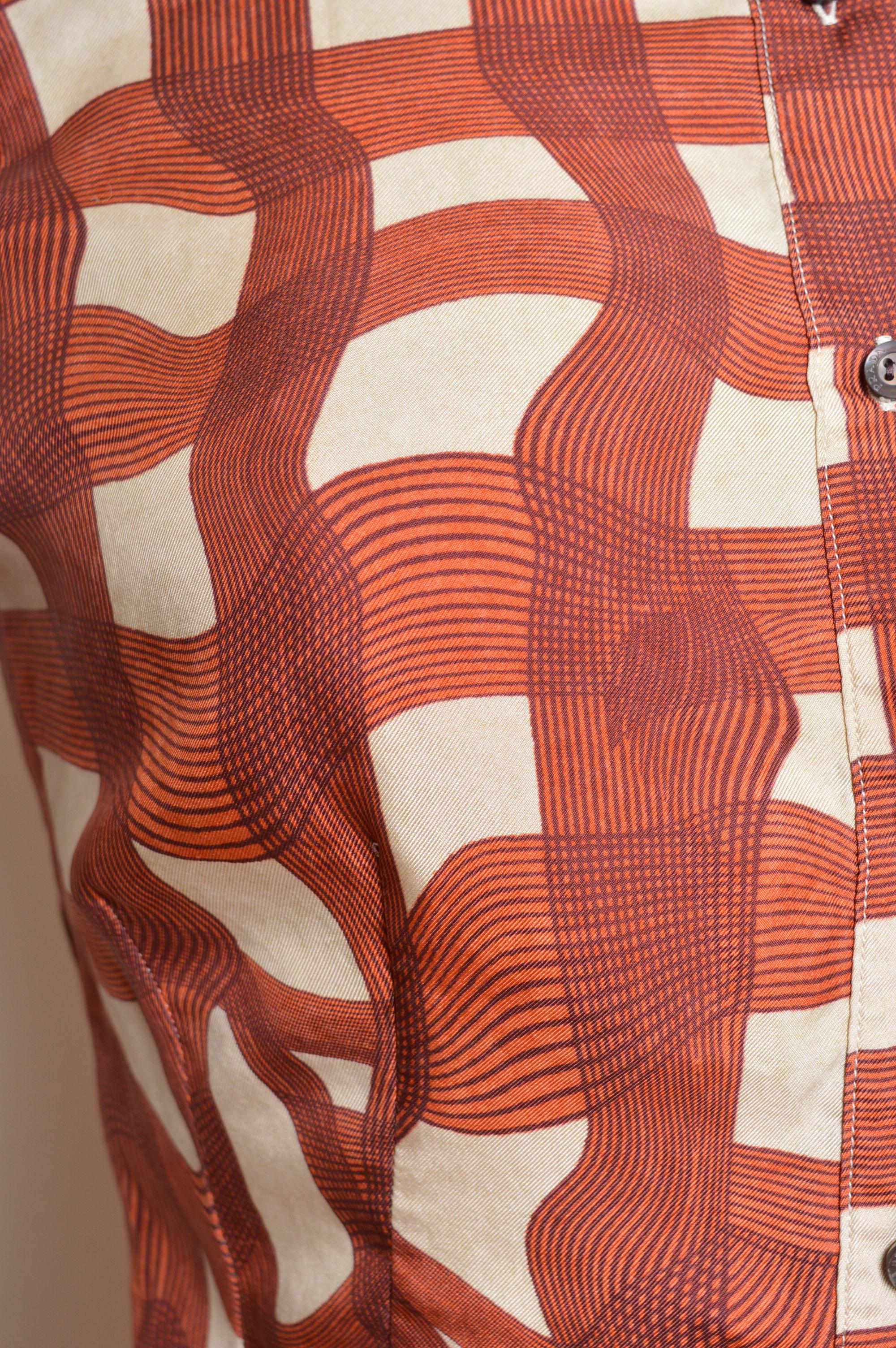 2010 Prada Camisa de Seda Pura Cobre y Crema con estampado de remolinos a cuadros - Blusa en venta 11