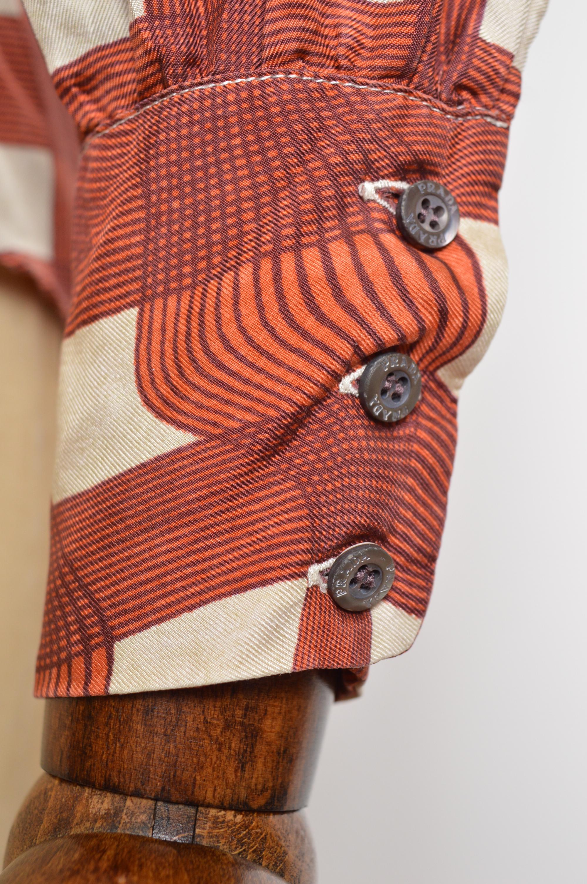 2010 Prada Camisa de Seda Pura Cobre y Crema con estampado de remolinos a cuadros - Blusa en venta 1