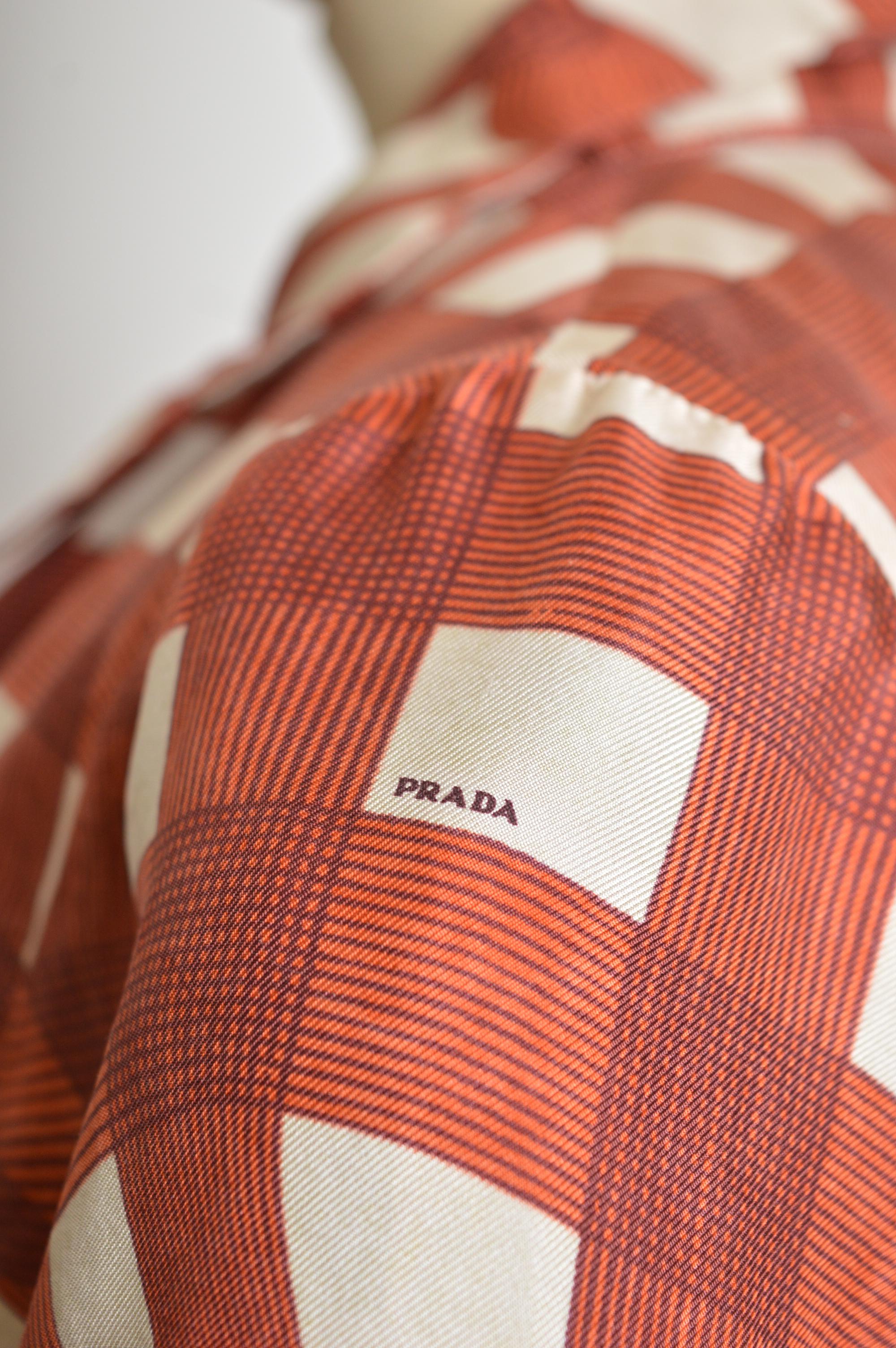 2010 Prada Camisa de Seda Pura Cobre y Crema con estampado de remolinos a cuadros - Blusa en venta 3