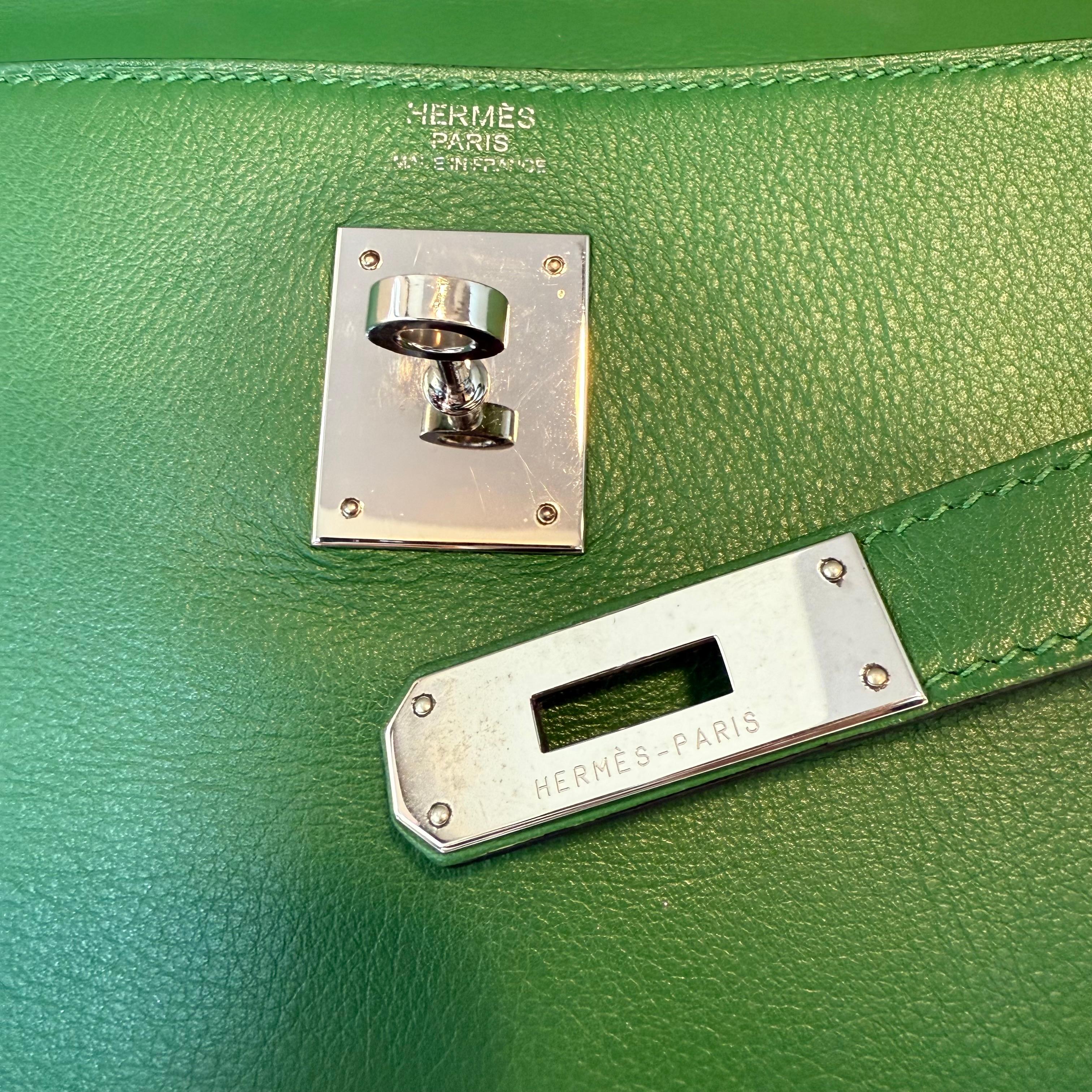 2010 Rara Hermès Kelly 32 Green PHW in vendita 7