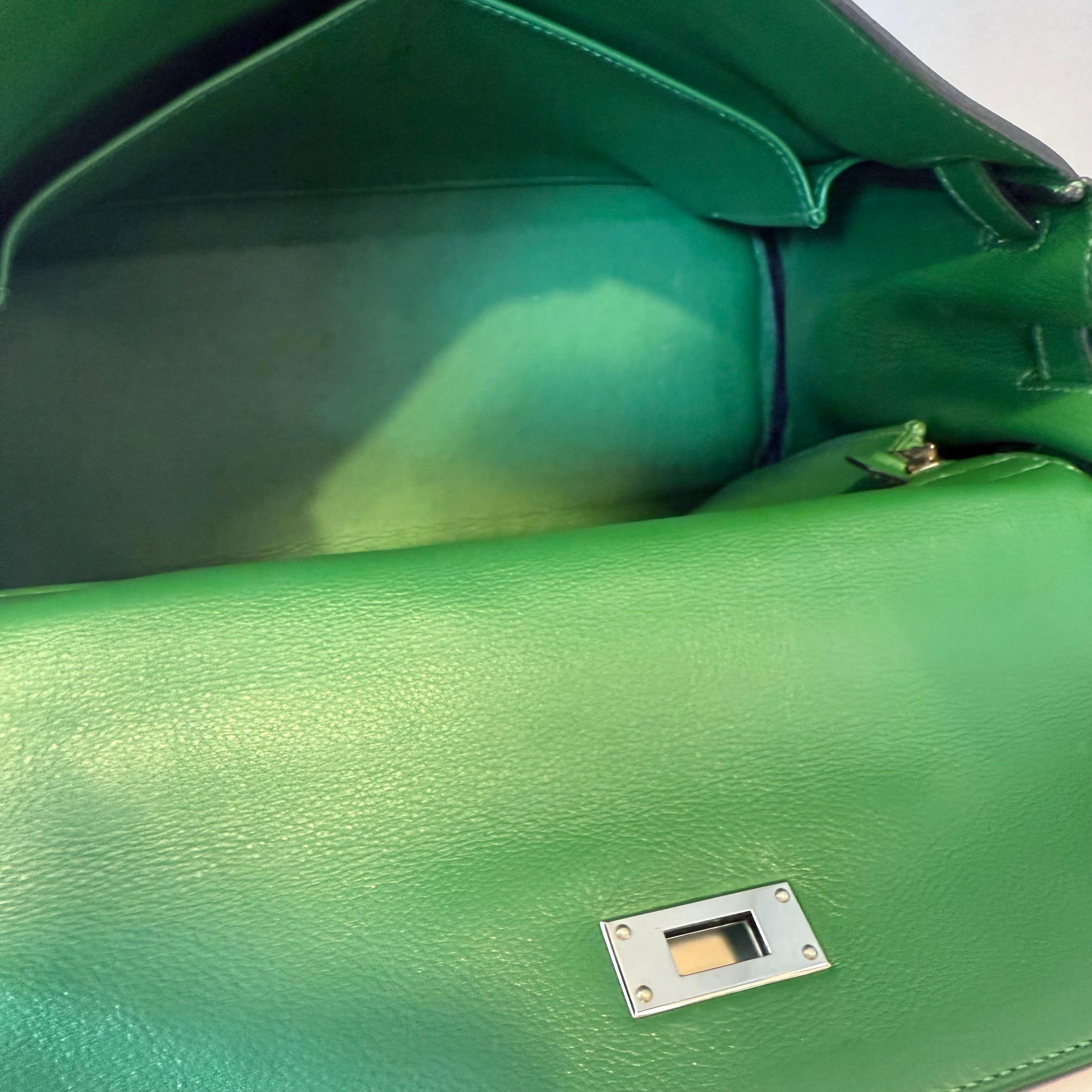 2010 Rara Hermès Kelly 32 Green PHW in vendita 8