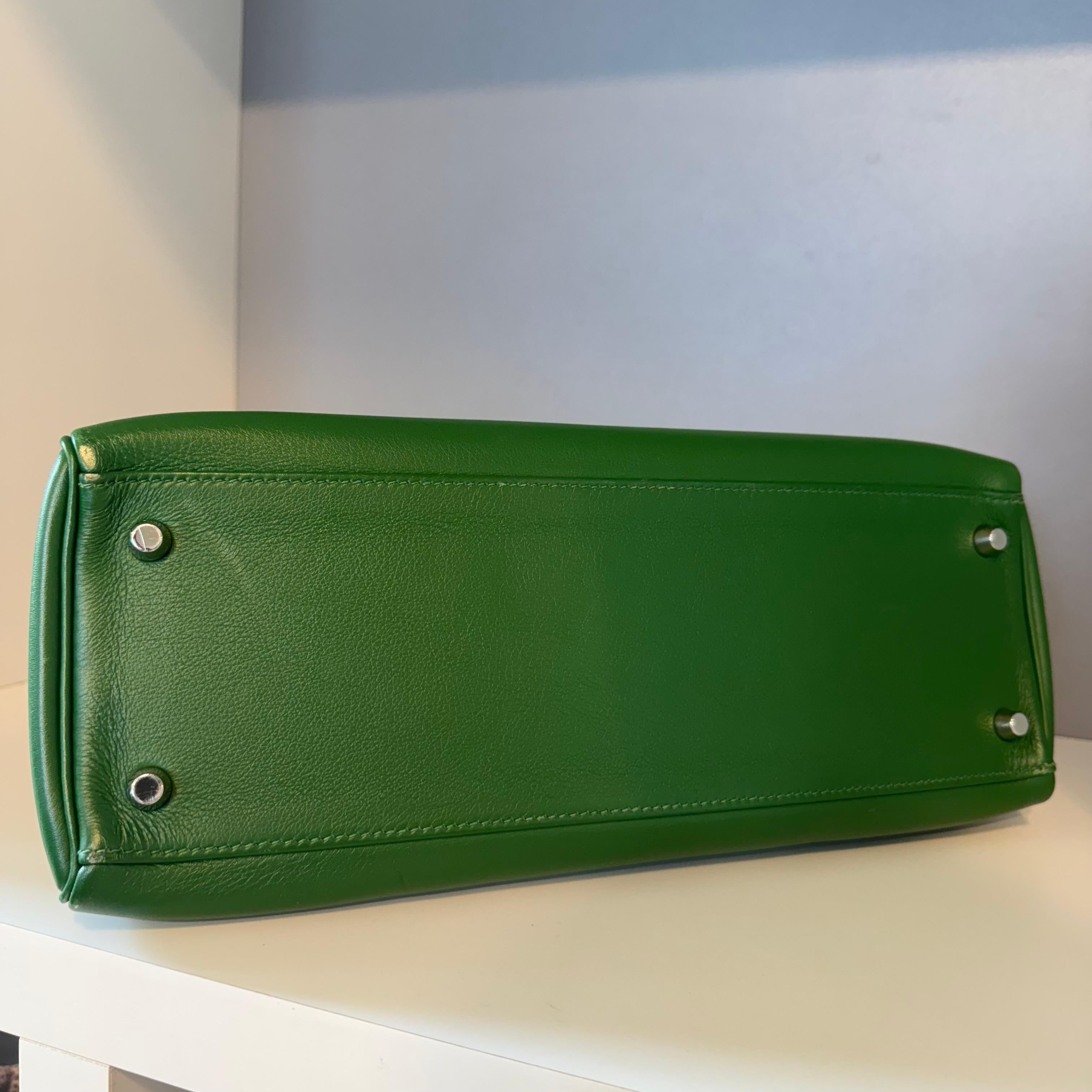2010 Rara Hermès Kelly 32 Green PHW in vendita 4